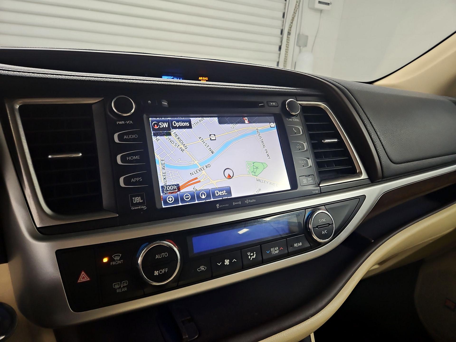 Thumbnail: 2016 Toyota Highlander - 14