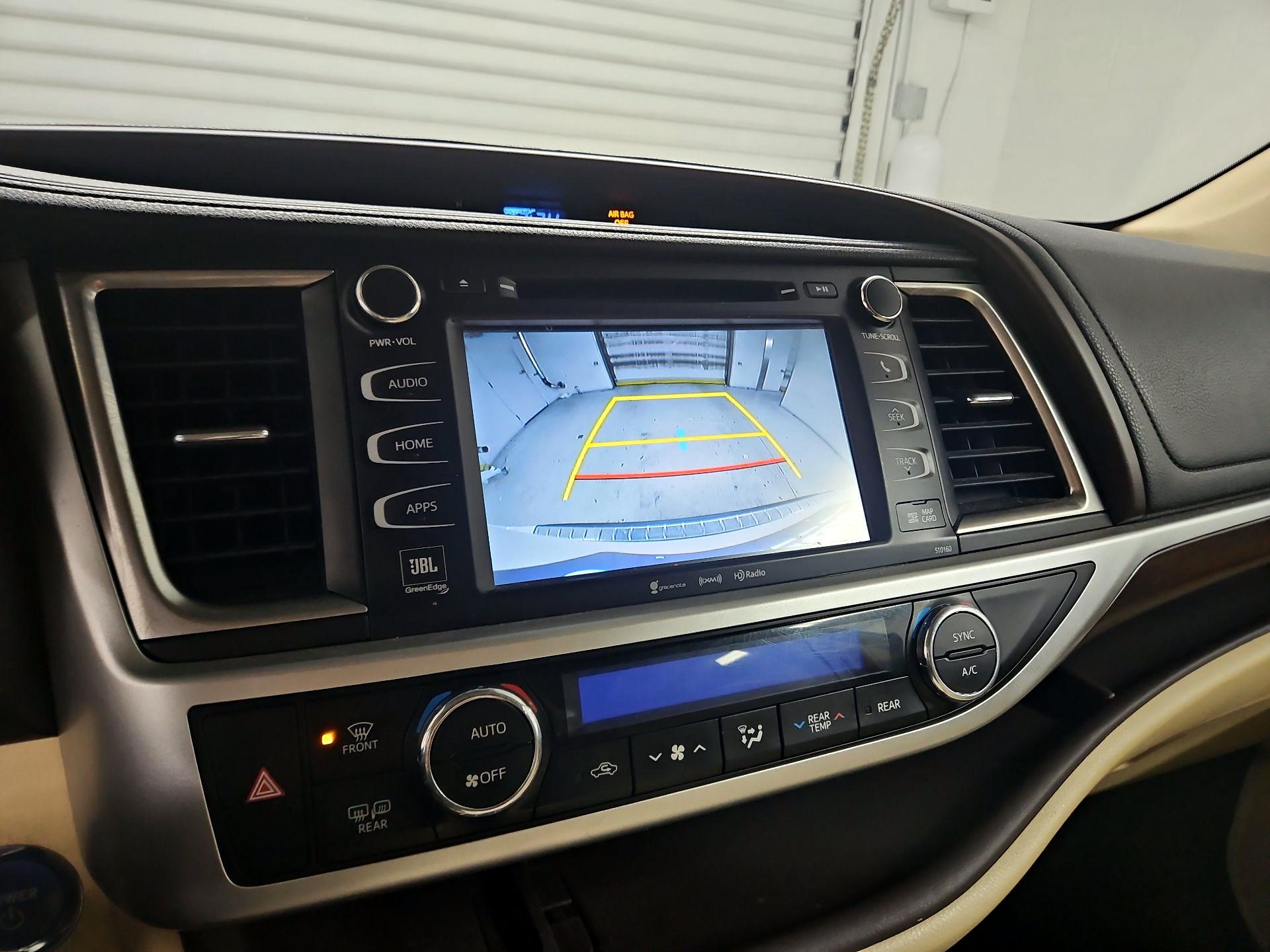 Thumbnail: 2016 Toyota Highlander - 15