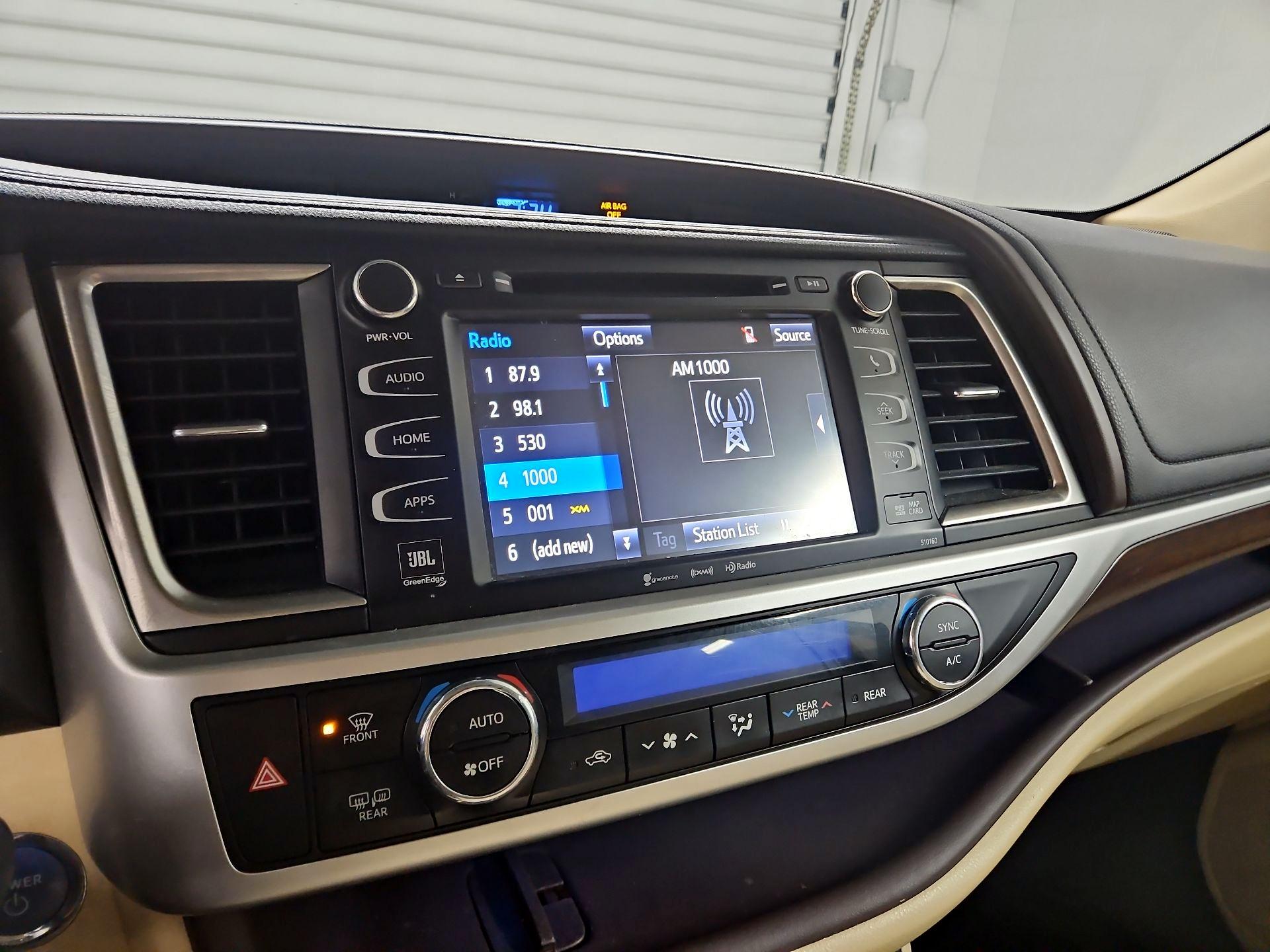 Thumbnail: 2016 Toyota Highlander - 16