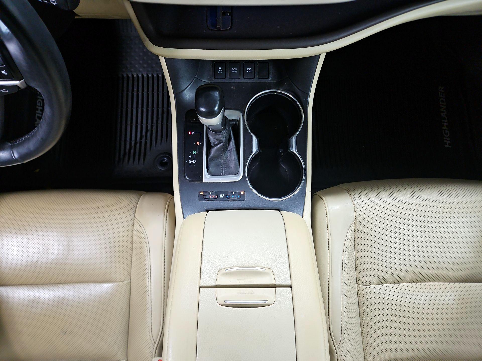 Thumbnail: 2016 Toyota Highlander - 18