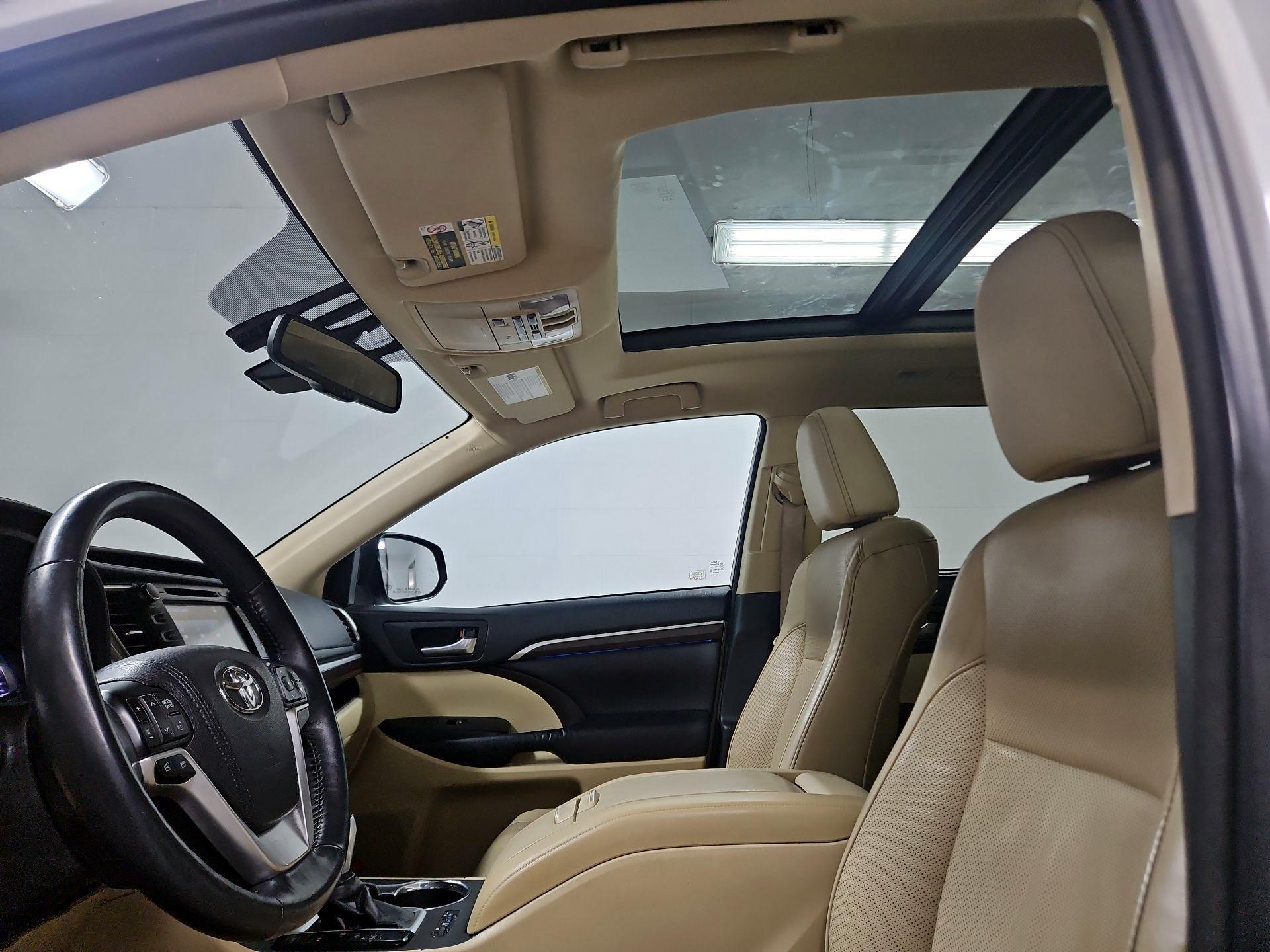 Thumbnail: 2016 Toyota Highlander - 20