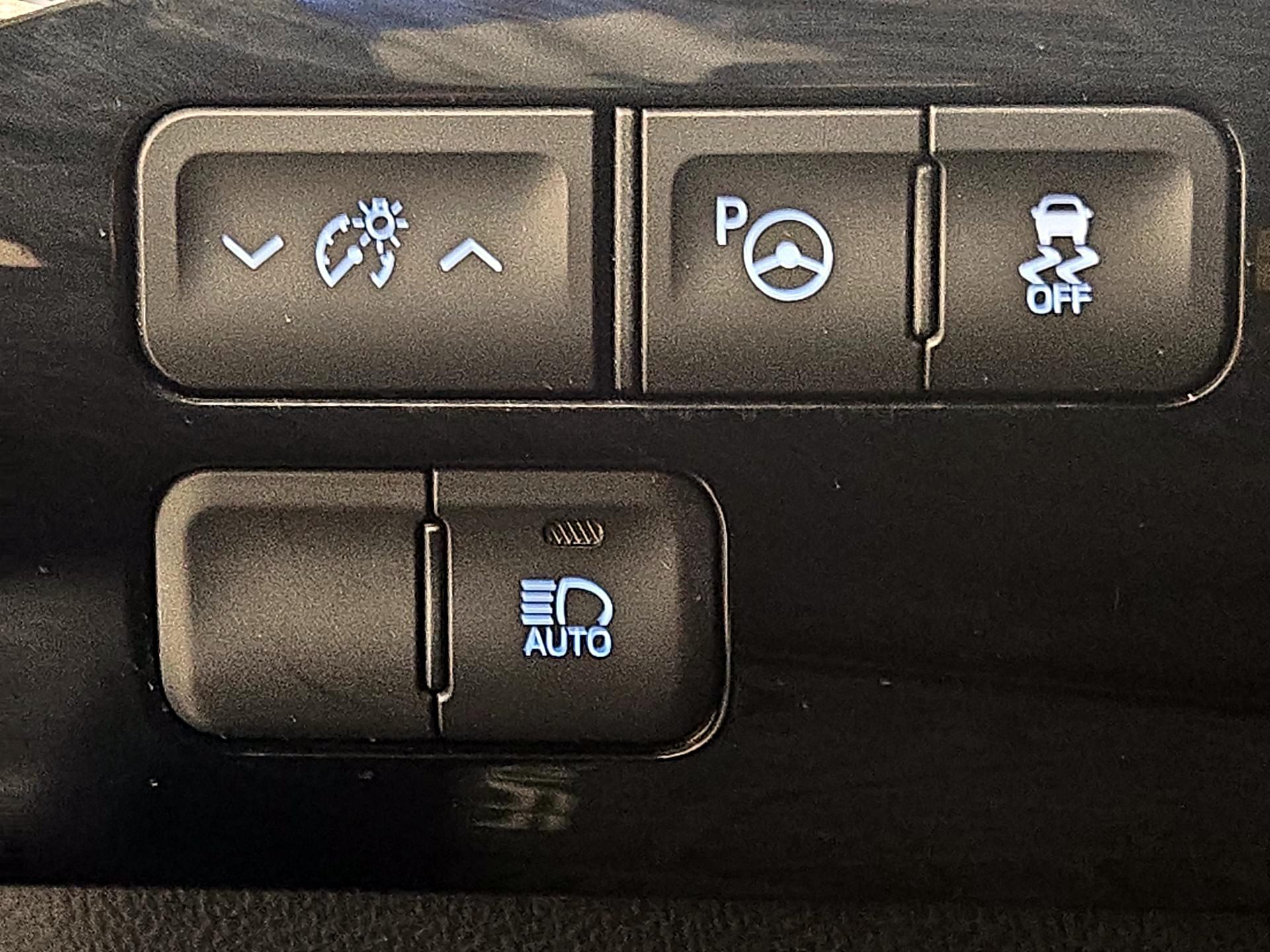 Thumbnail: 2017 Toyota Prius - 13