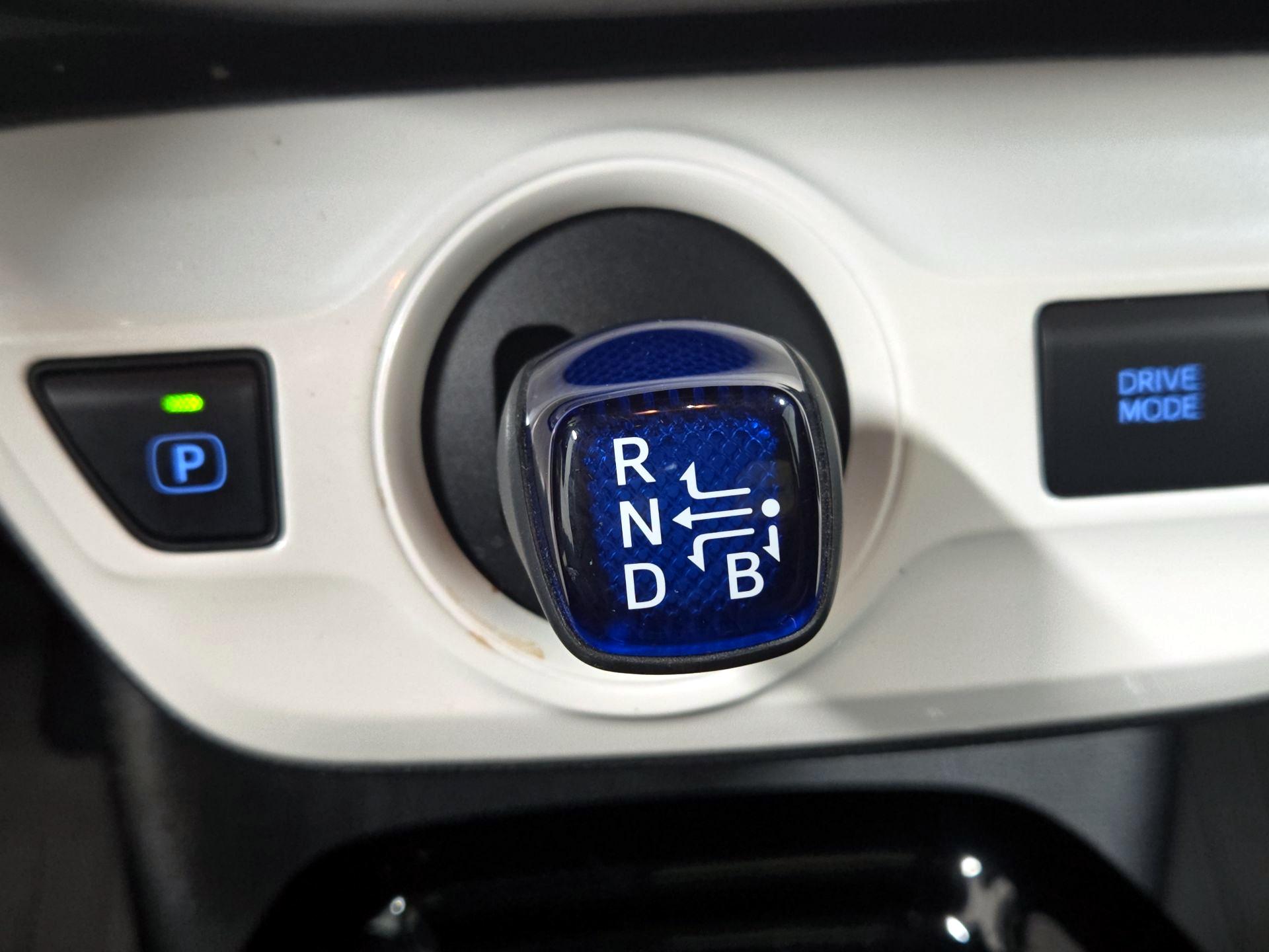 Thumbnail: 2017 Toyota Prius - 17