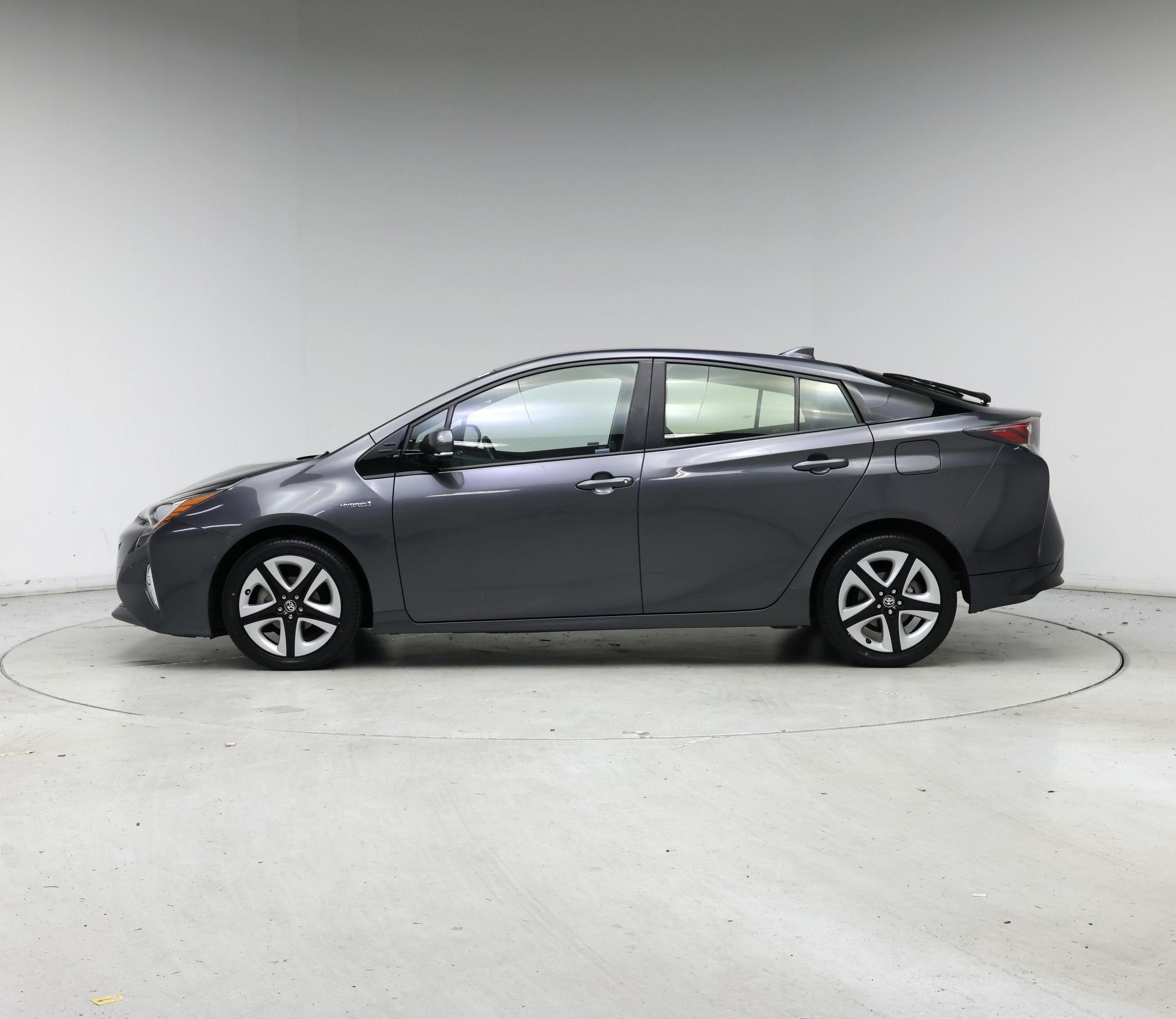 Thumbnail: 2017 Toyota Prius - 3