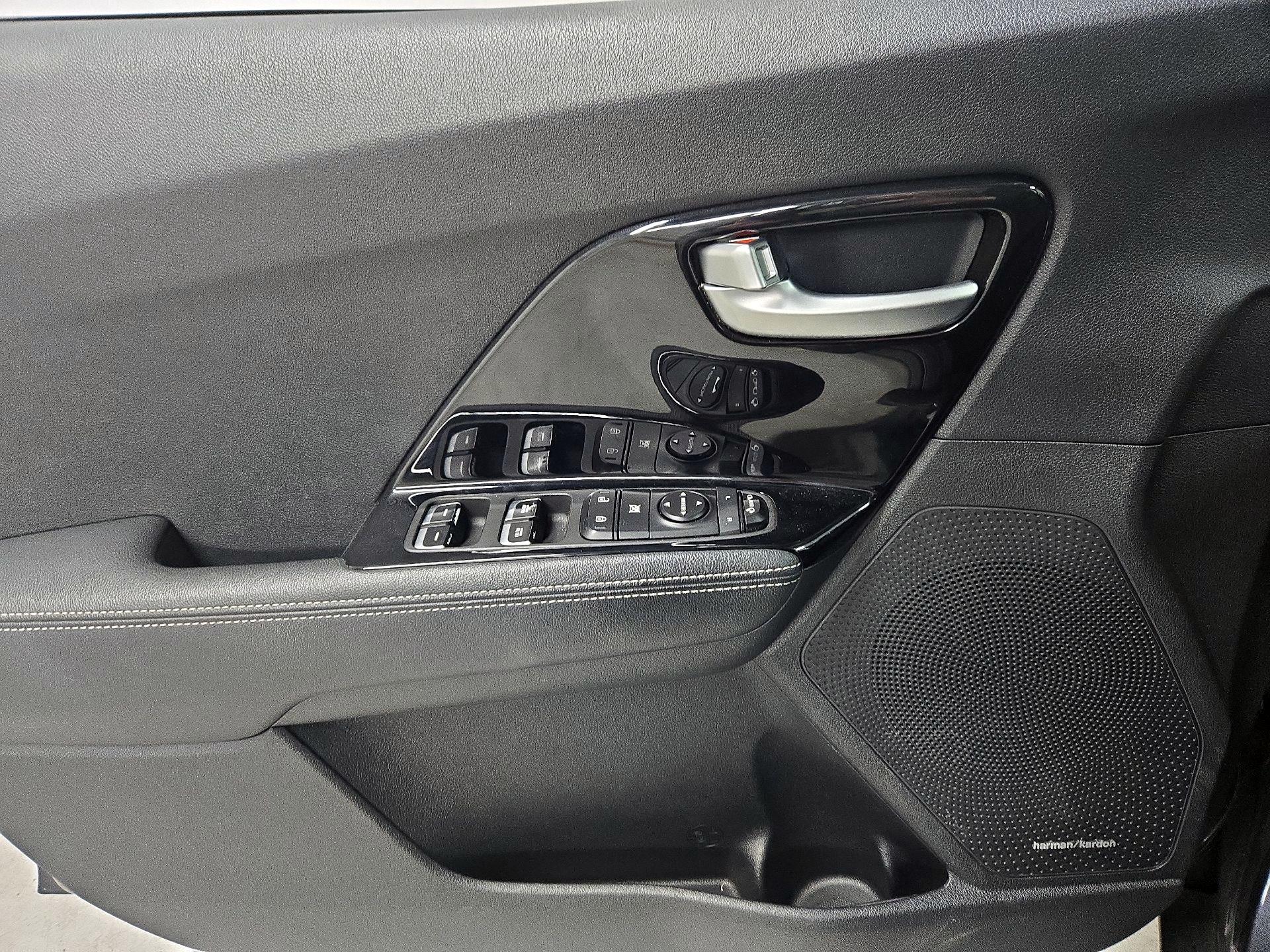 Thumbnail: 2018 Kia Niro - 12