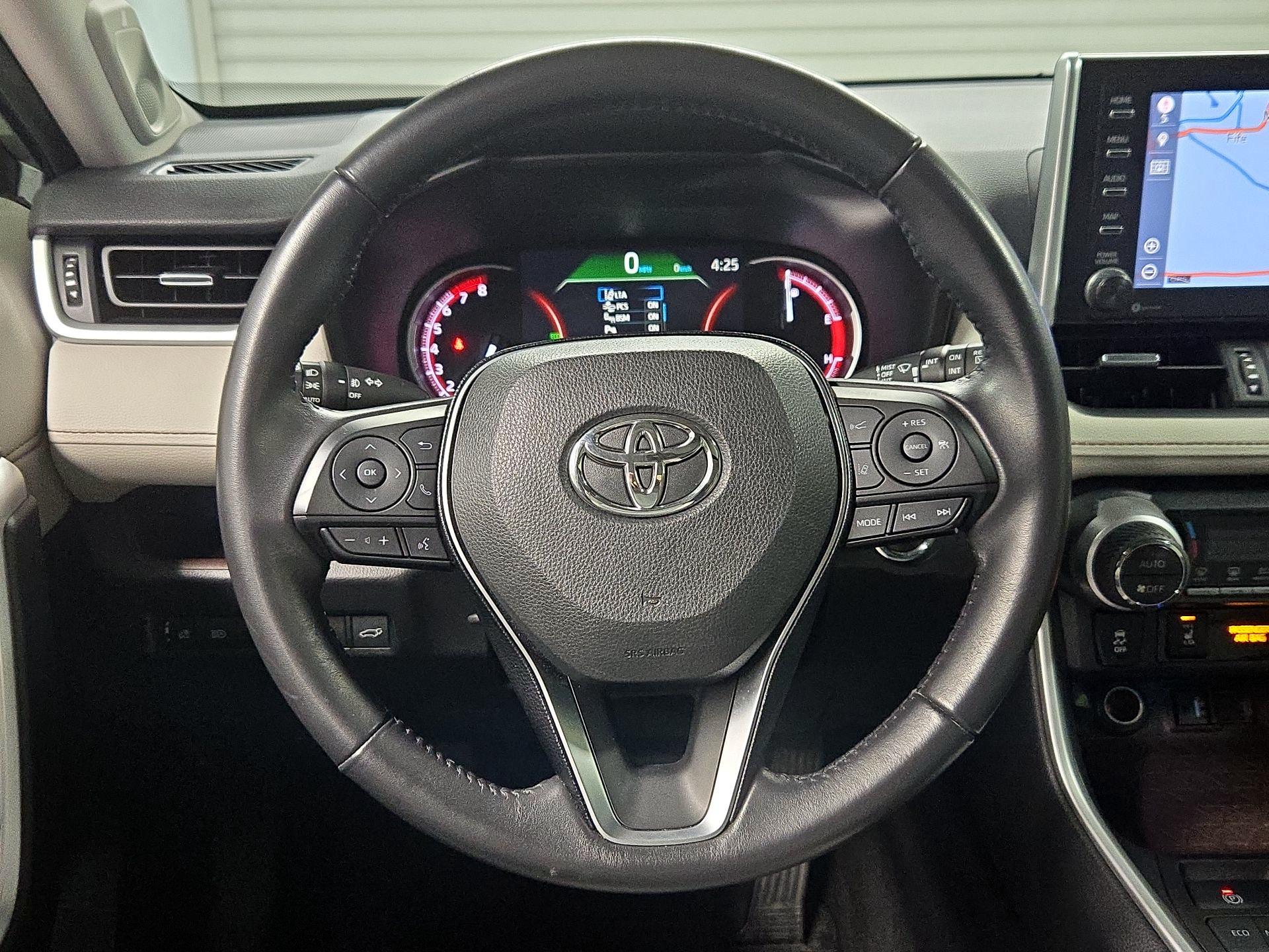 Thumbnail: 2019 Toyota RAV4 - 10