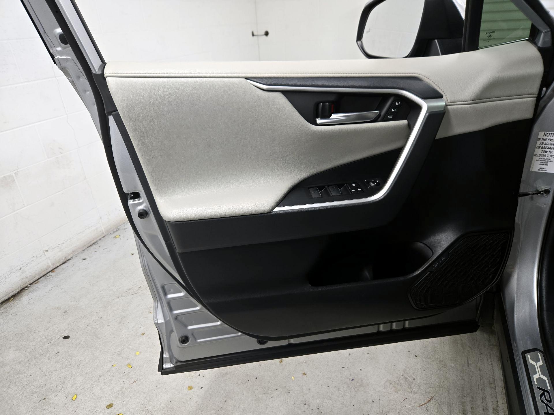 Thumbnail: 2019 Toyota RAV4 - 12