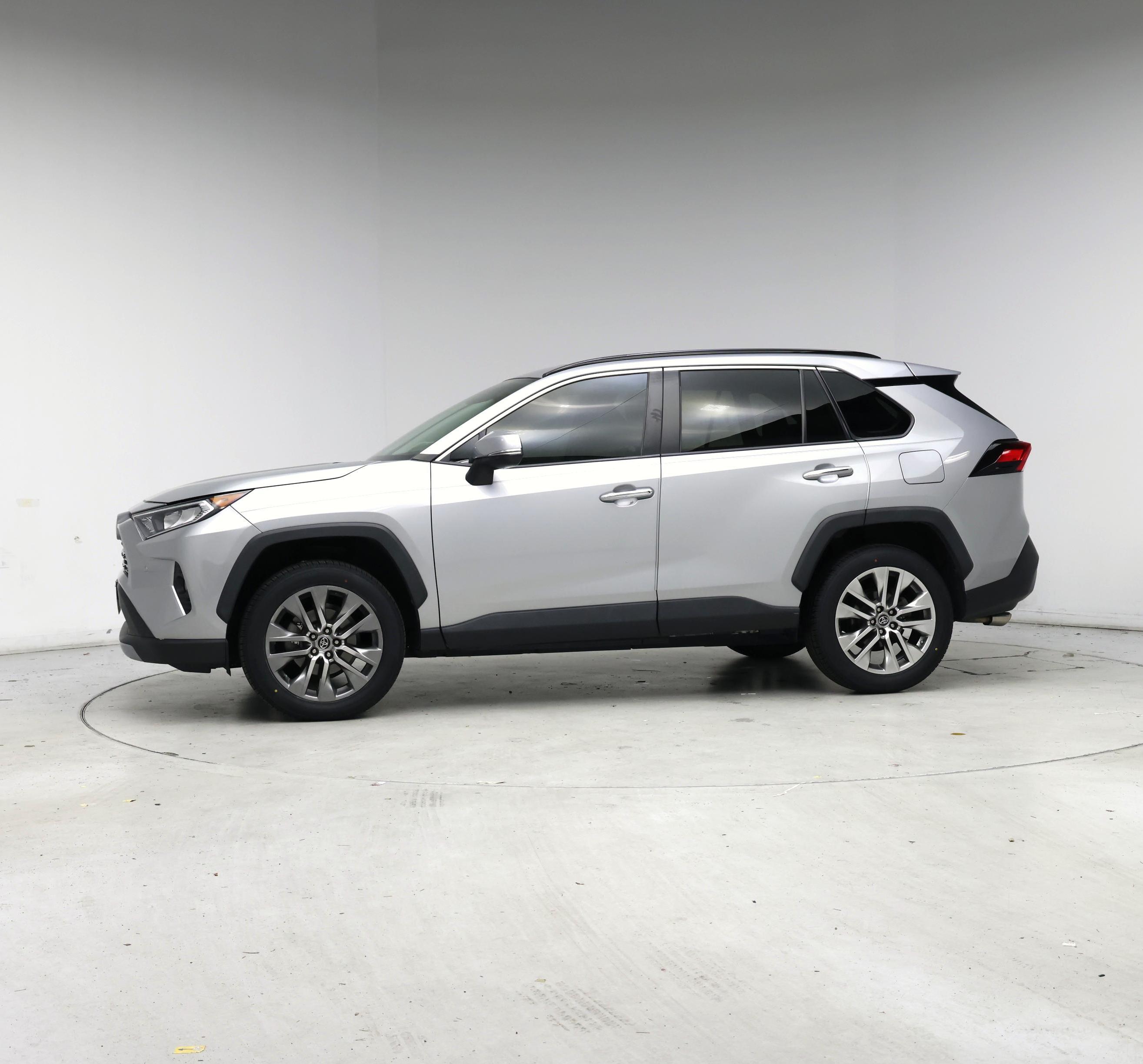 Thumbnail: 2019 Toyota RAV4 - 3