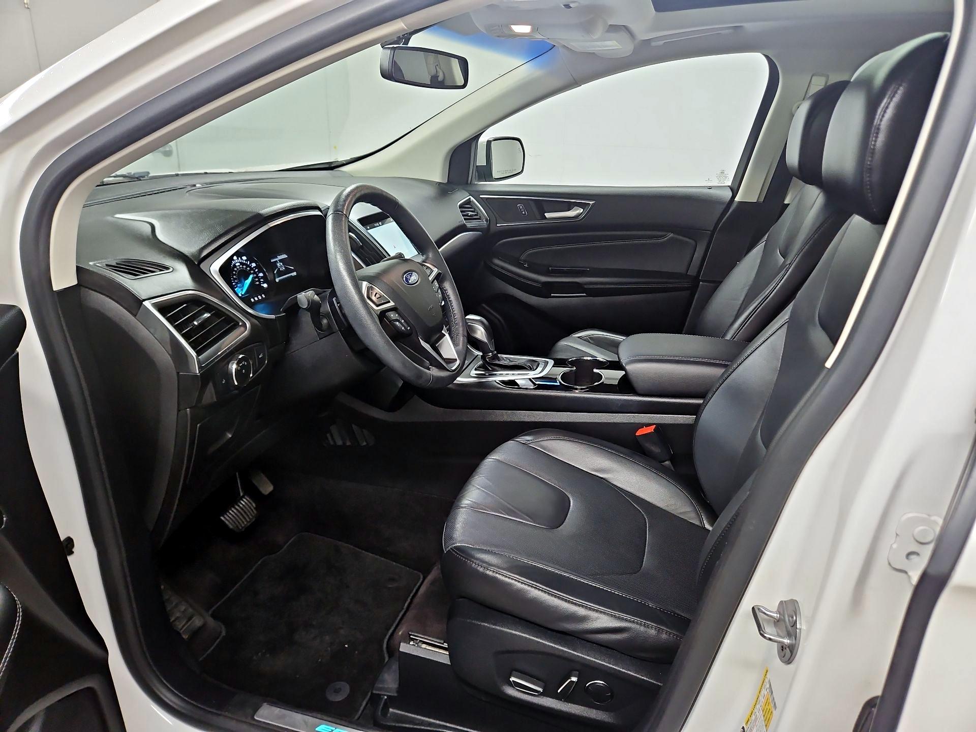 Thumbnail: 2016 Ford Edge - 11