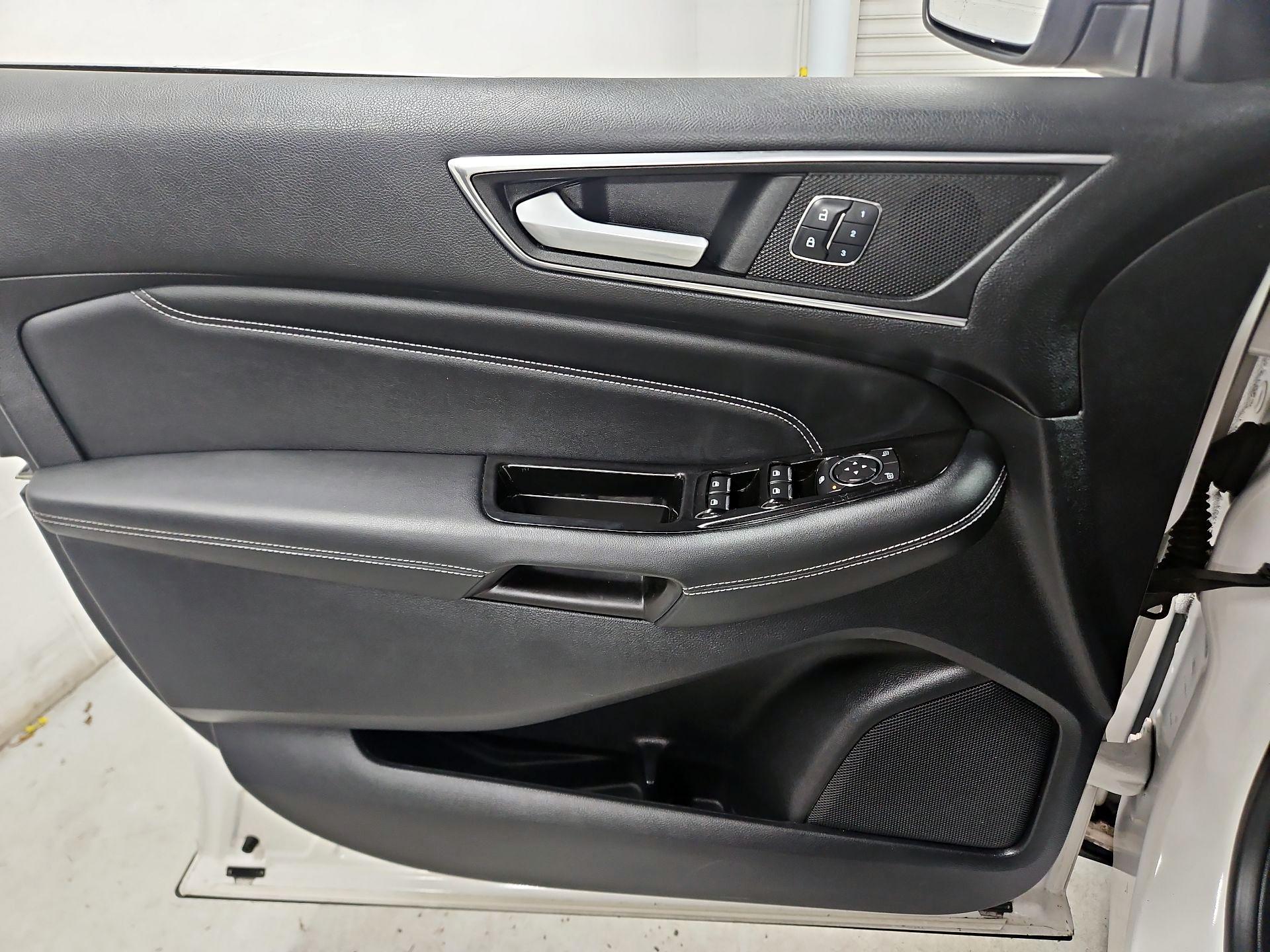 Thumbnail: 2016 Ford Edge - 12