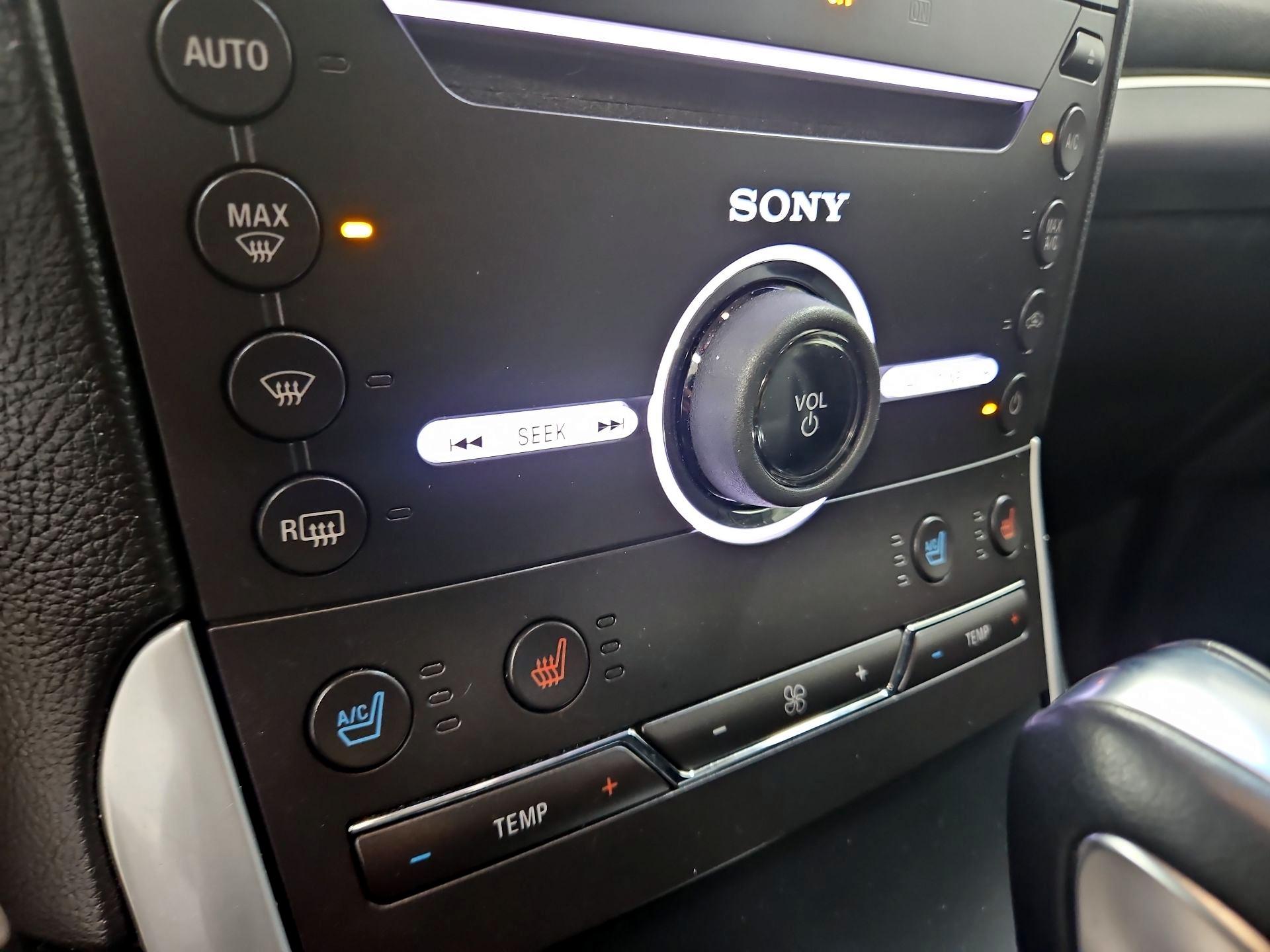 Thumbnail: 2016 Ford Edge - 17