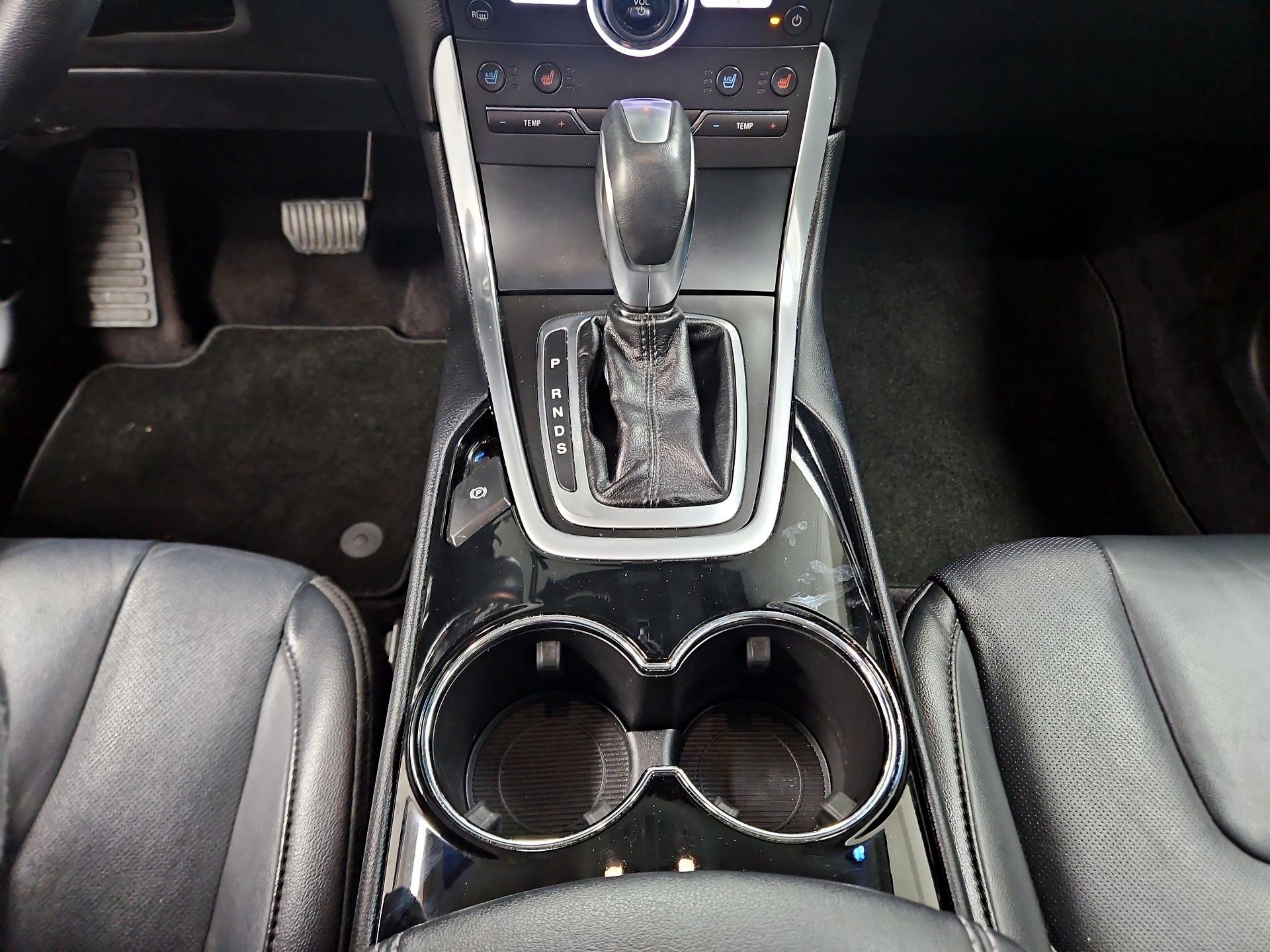 Thumbnail: 2016 Ford Edge - 18