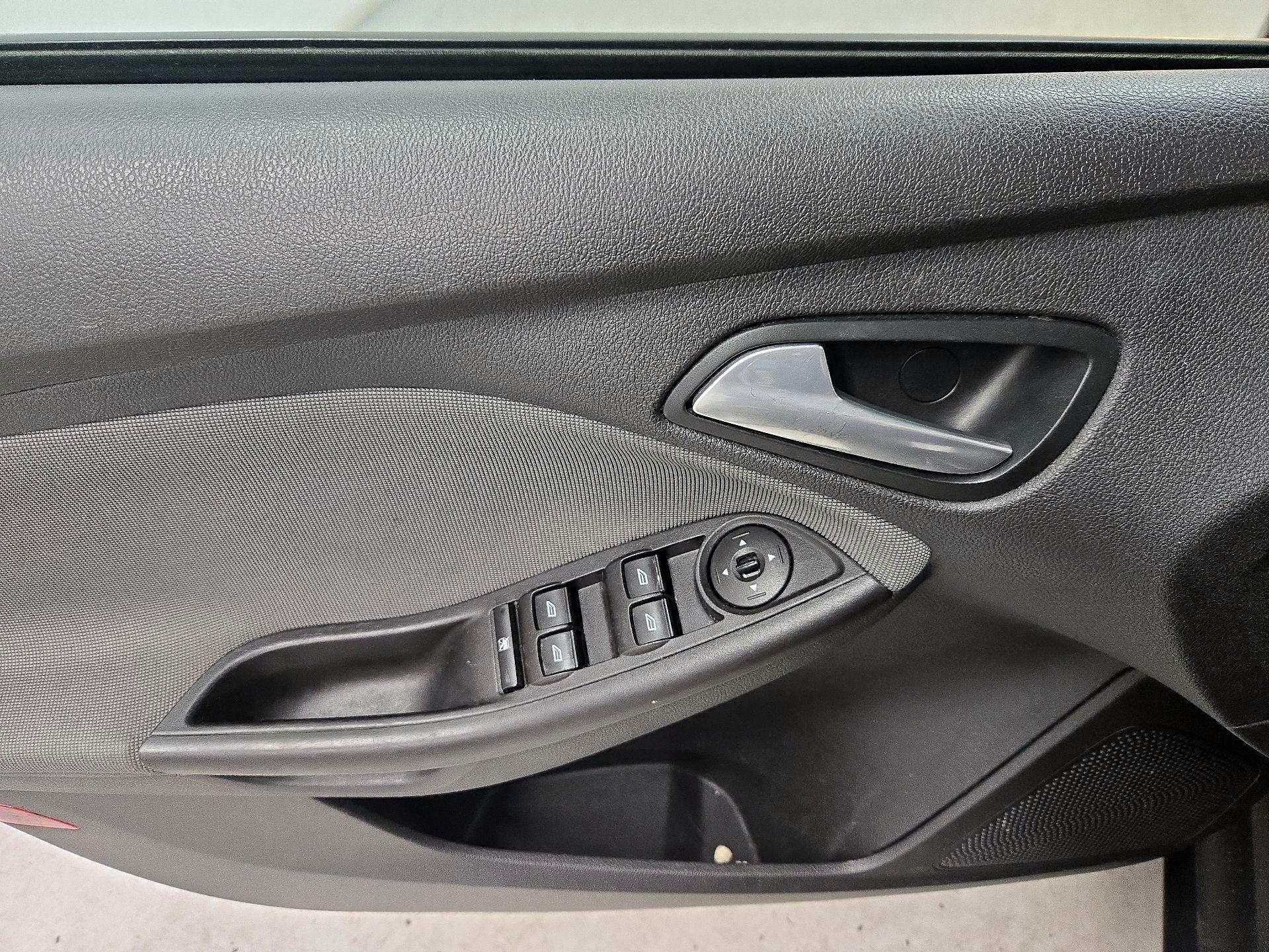 Thumbnail: 2014 Ford Focus - 12