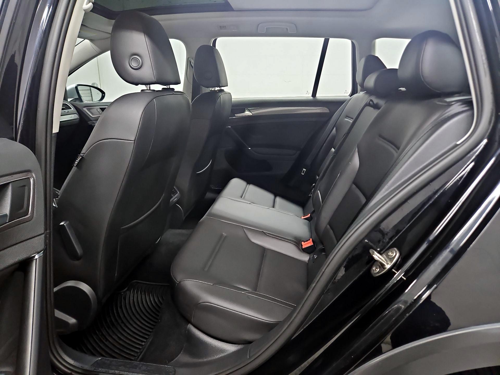 Thumbnail: 2019 Volkswagen Golf - 20