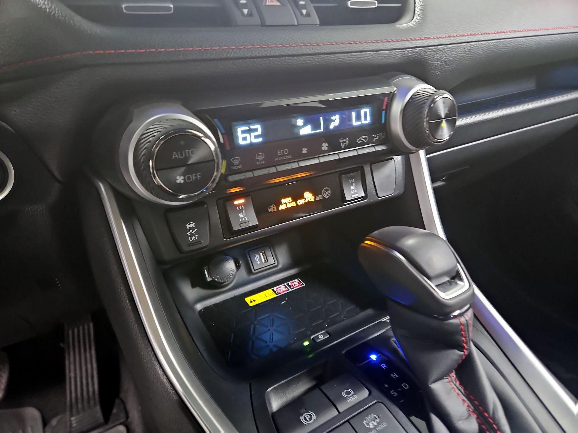 Thumbnail: 2025 Toyota RAV4 - 16