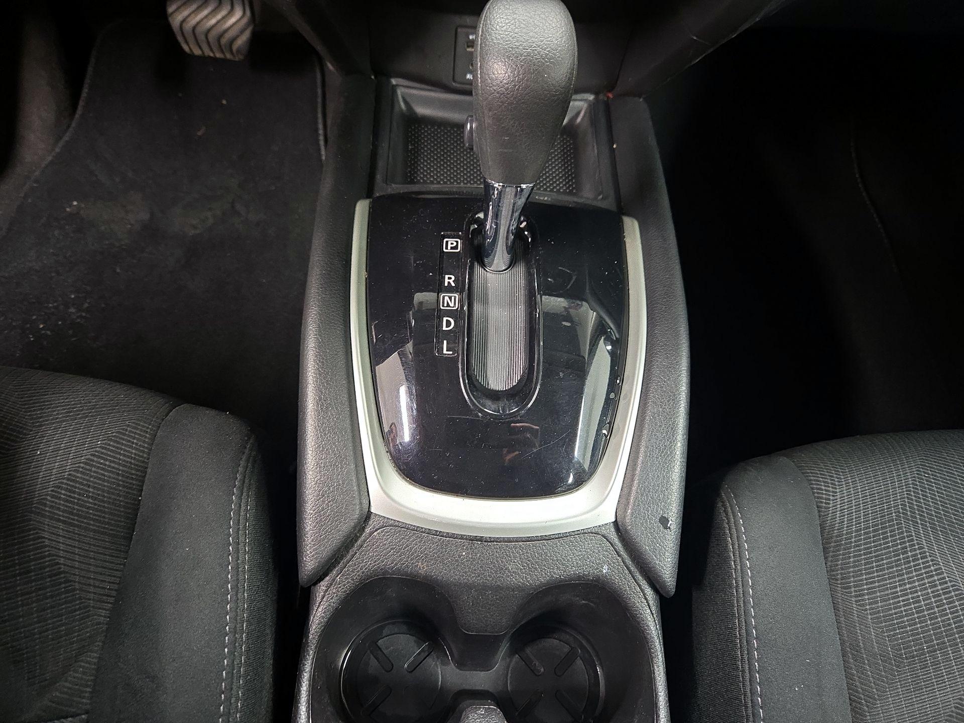 Thumbnail: 2016 Nissan Rogue - 18