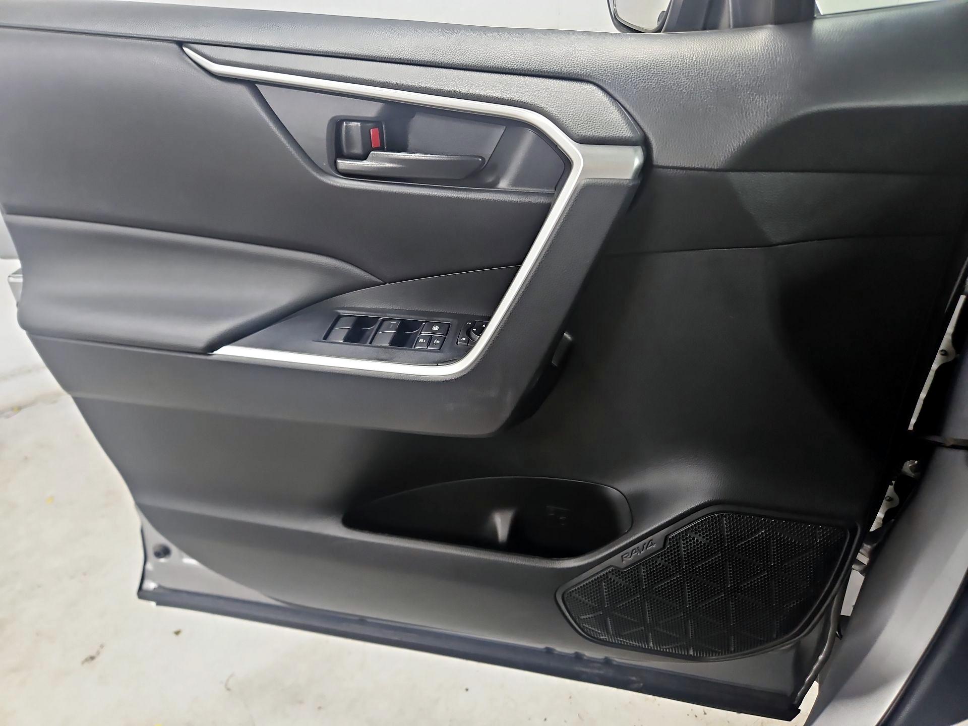 Thumbnail: 2022 Toyota RAV4 - 12