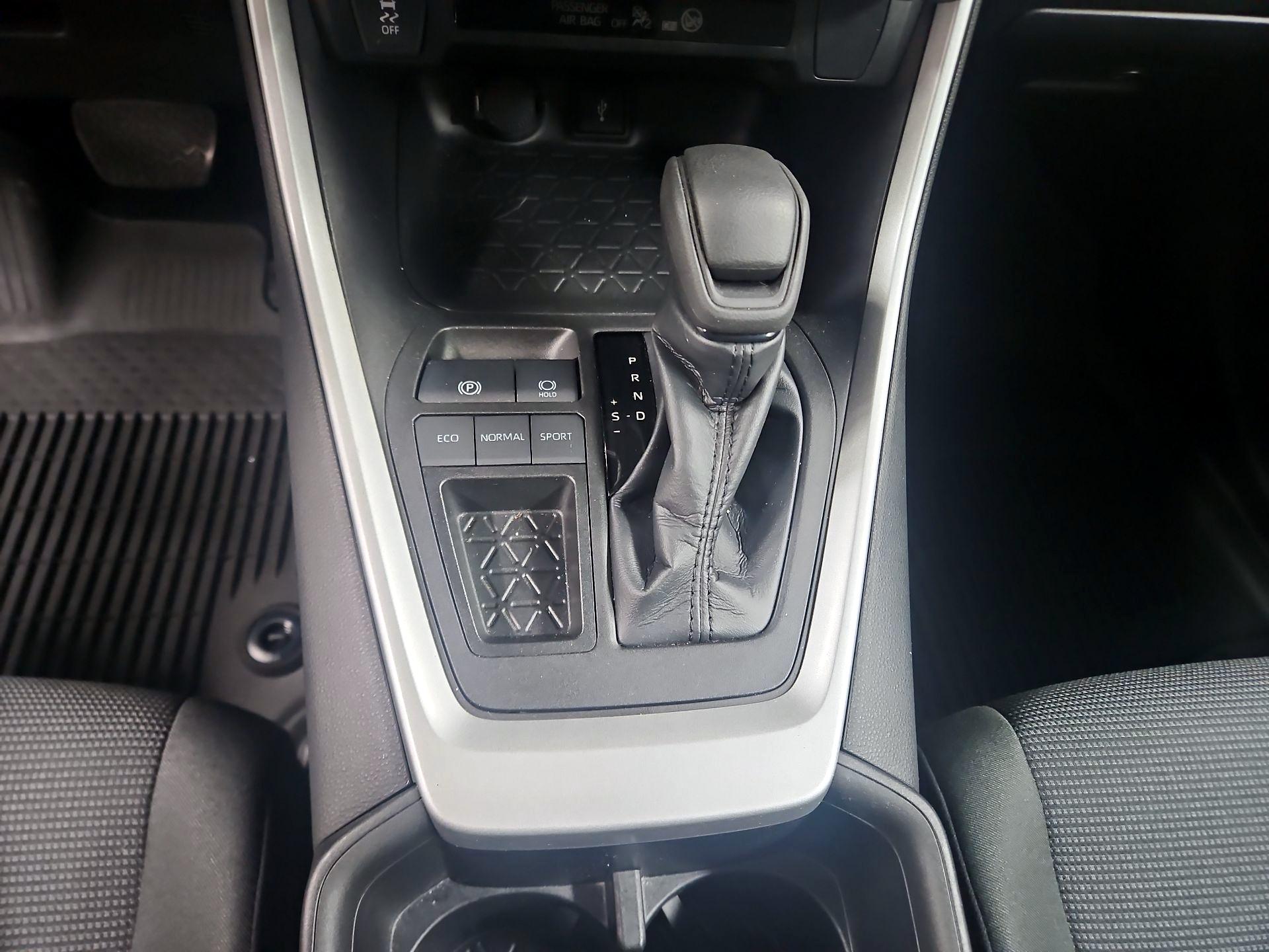 Thumbnail: 2022 Toyota RAV4 - 17