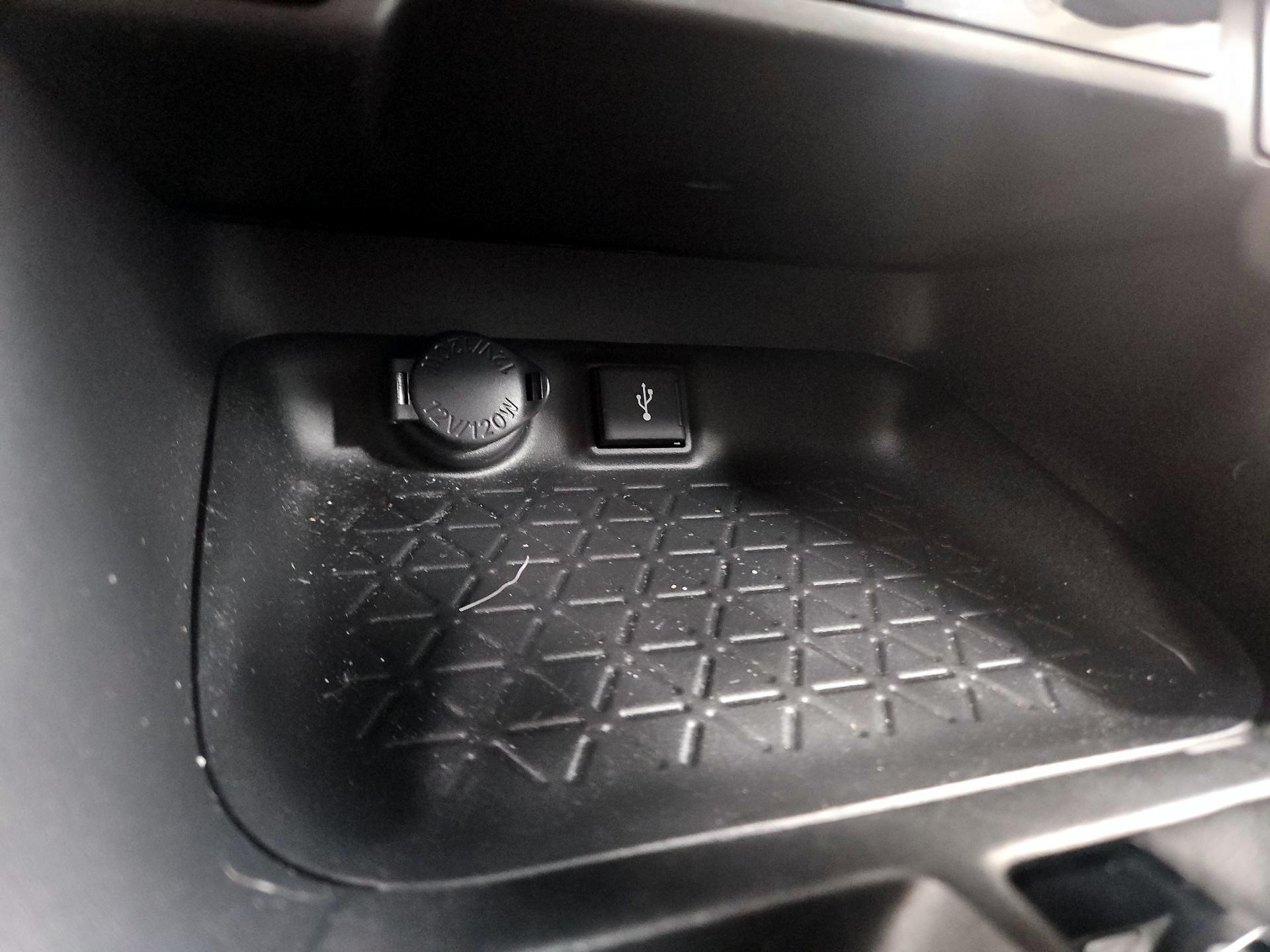 Thumbnail: 2022 Toyota RAV4 - 18