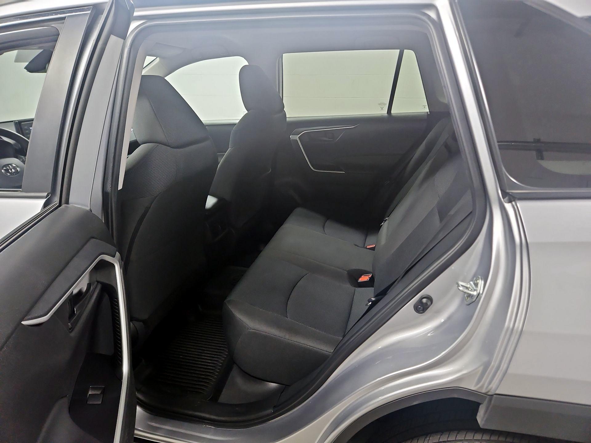 Thumbnail: 2022 Toyota RAV4 - 19