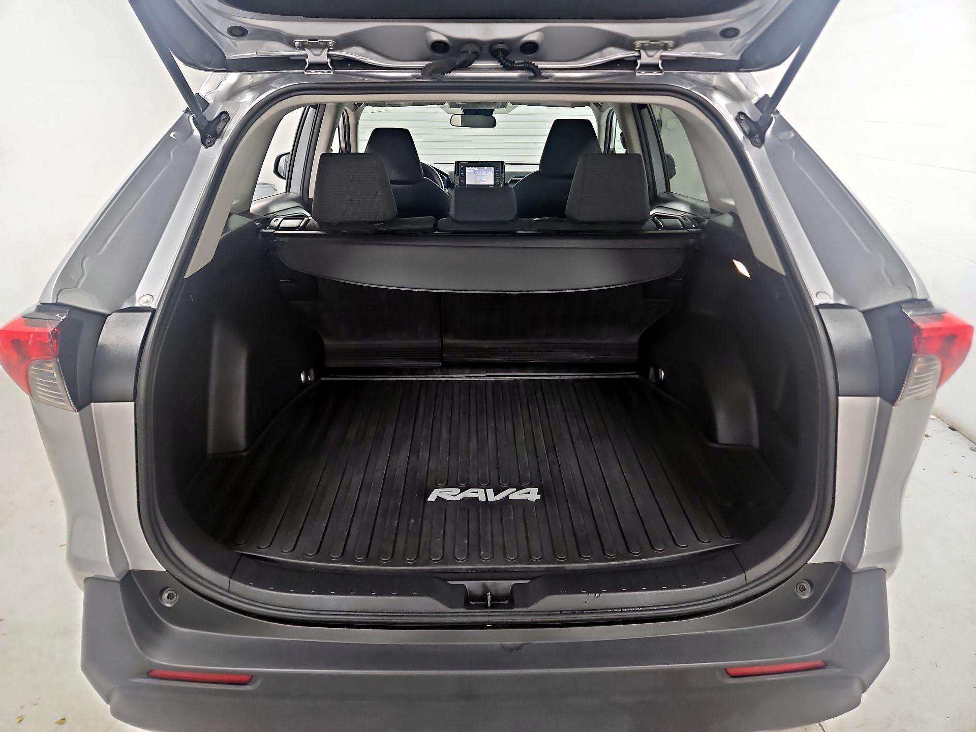 Thumbnail: 2022 Toyota RAV4 - 20