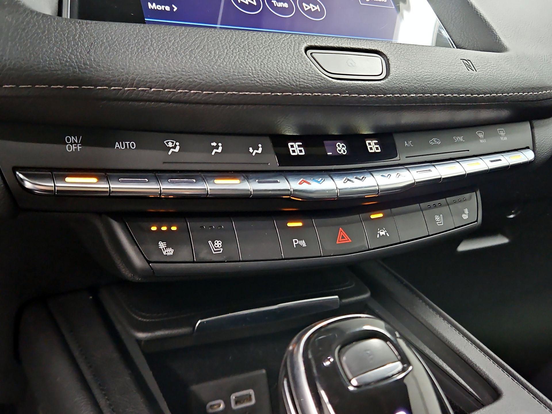 Thumbnail: 2020 Cadillac XT4 - 16