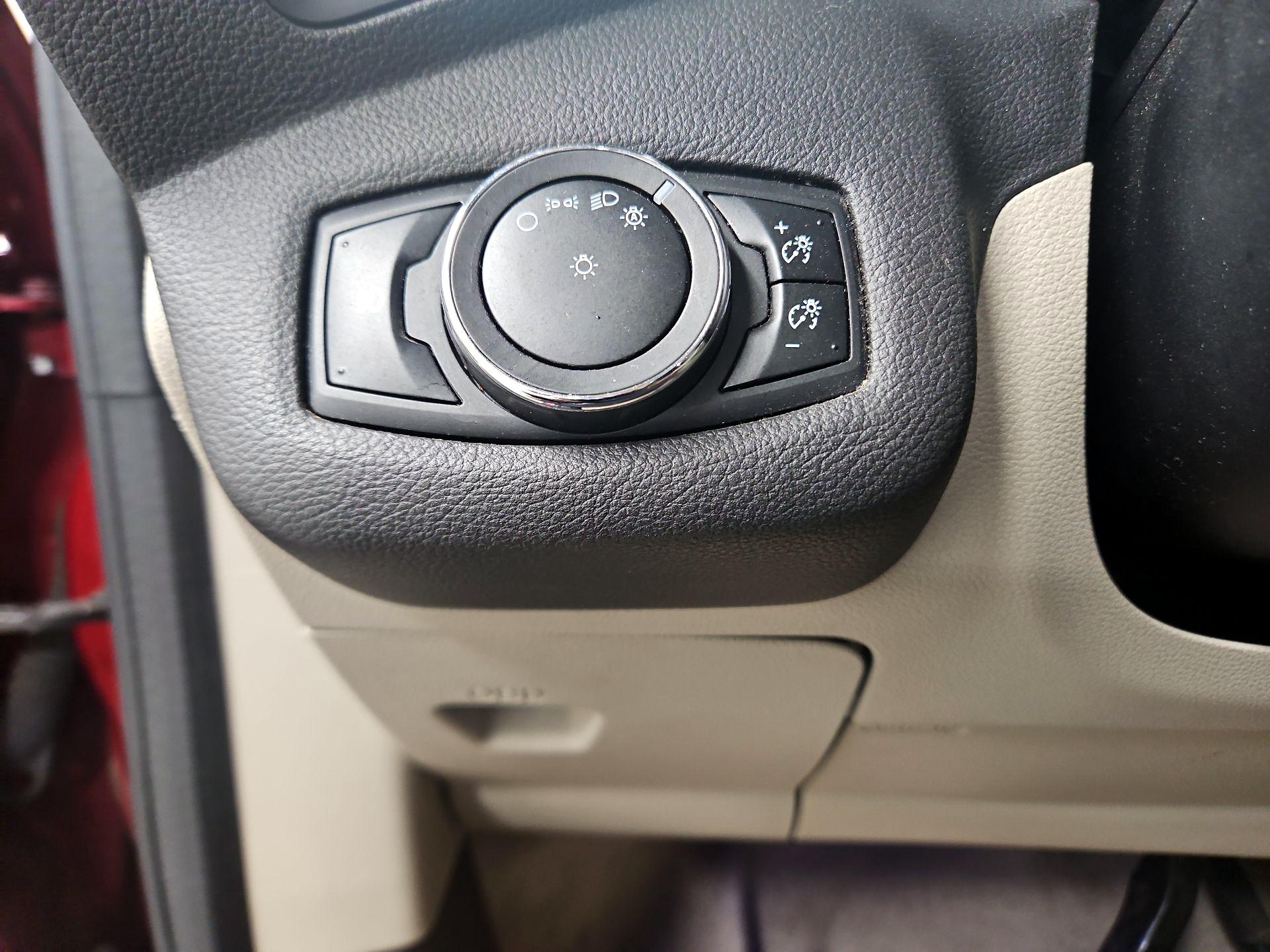 Thumbnail: 2015 Ford C-Max - 13