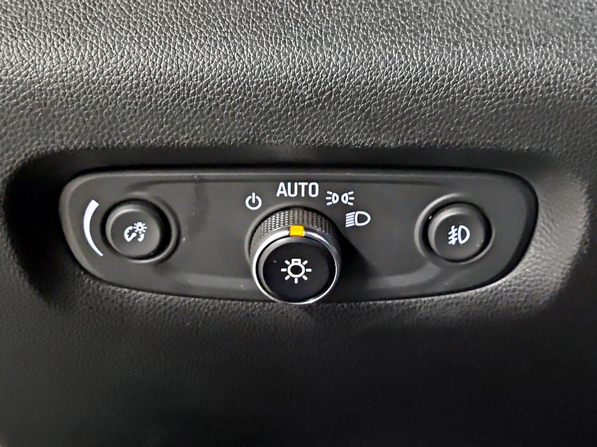 Thumbnail: 2018 Chevrolet Traverse - 13