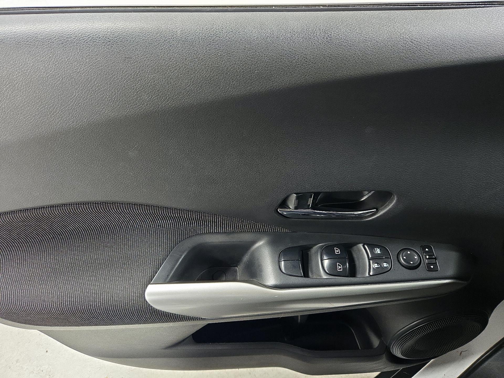 Thumbnail: 2018 Nissan Kicks - 12