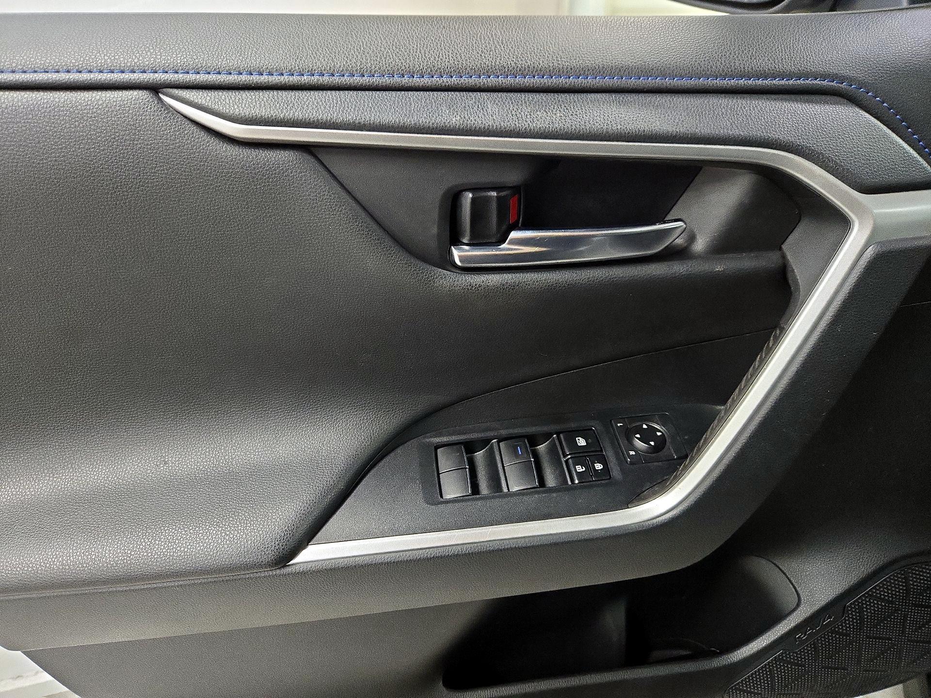 Thumbnail: 2021 Toyota RAV4 - 12