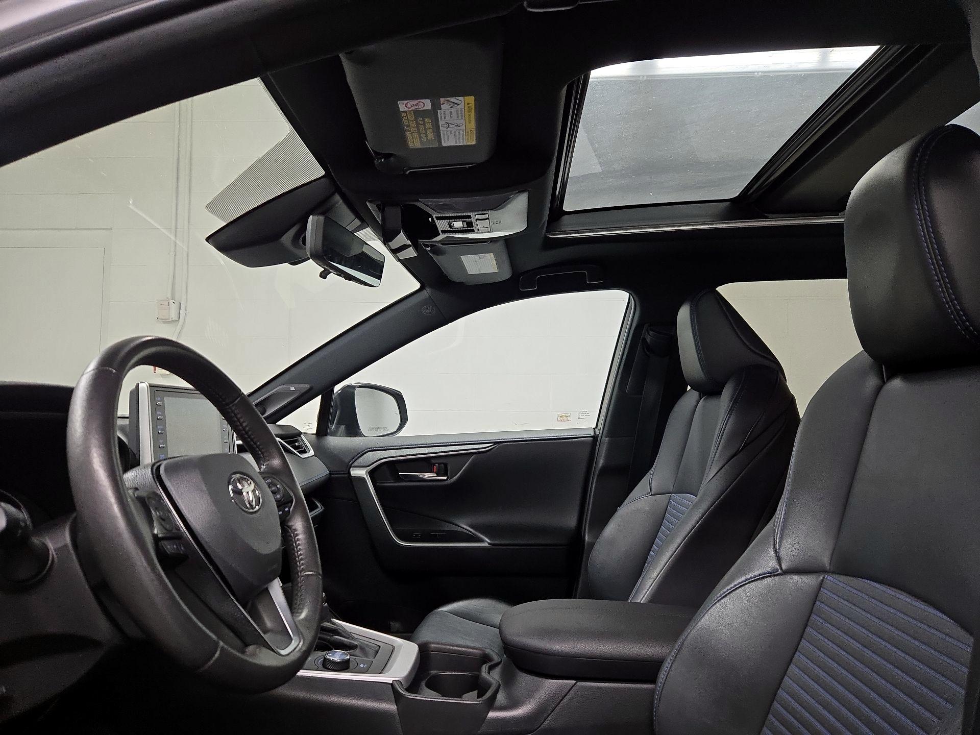 Thumbnail: 2021 Toyota RAV4 - 20