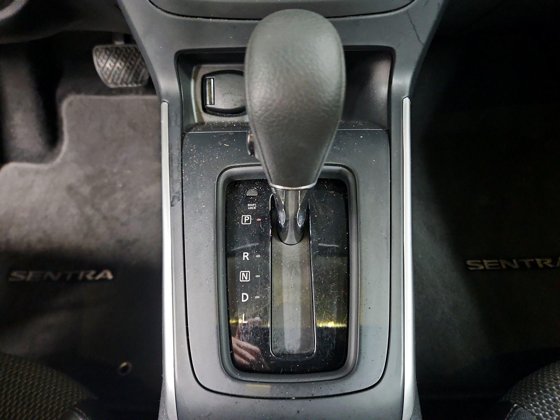 Thumbnail: 2018 Nissan Sentra - 17