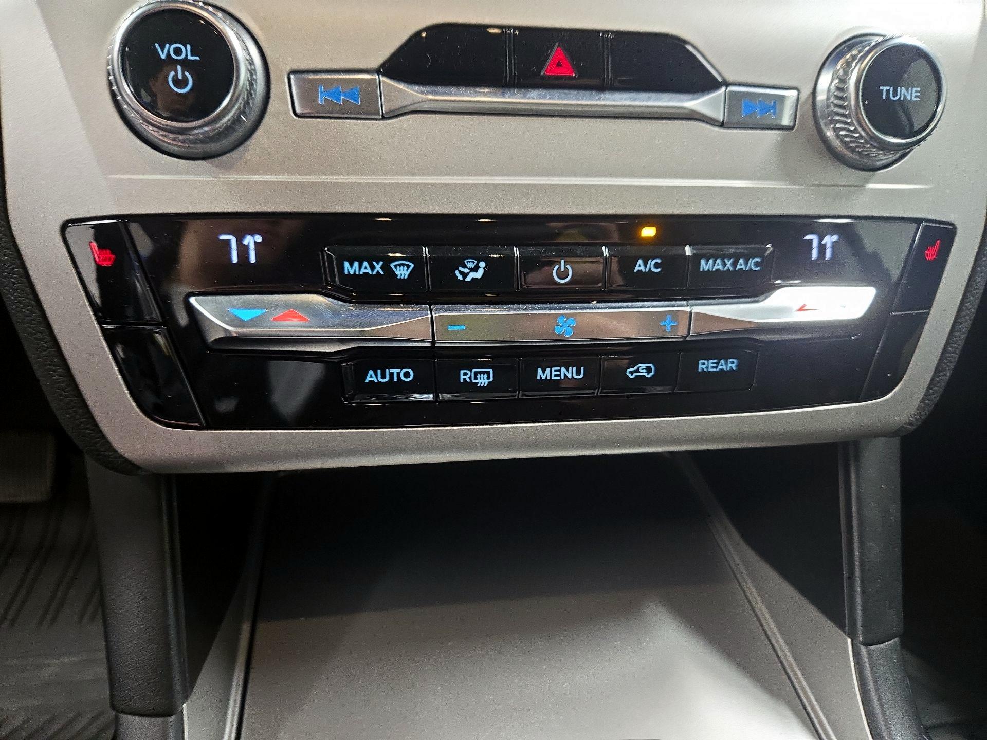 Thumbnail: 2021 Ford Explorer - 16