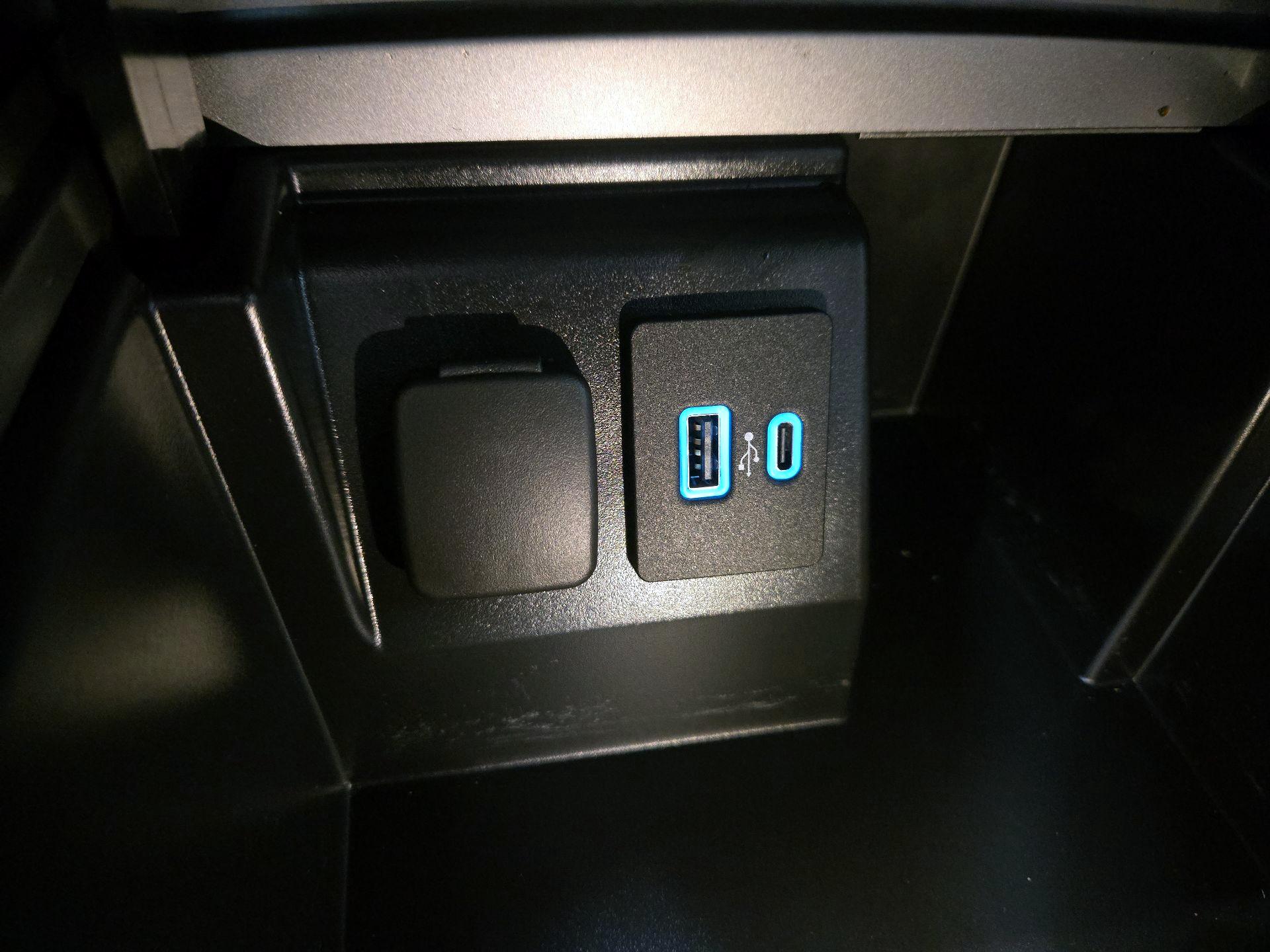 Thumbnail: 2021 Ford Explorer - 18