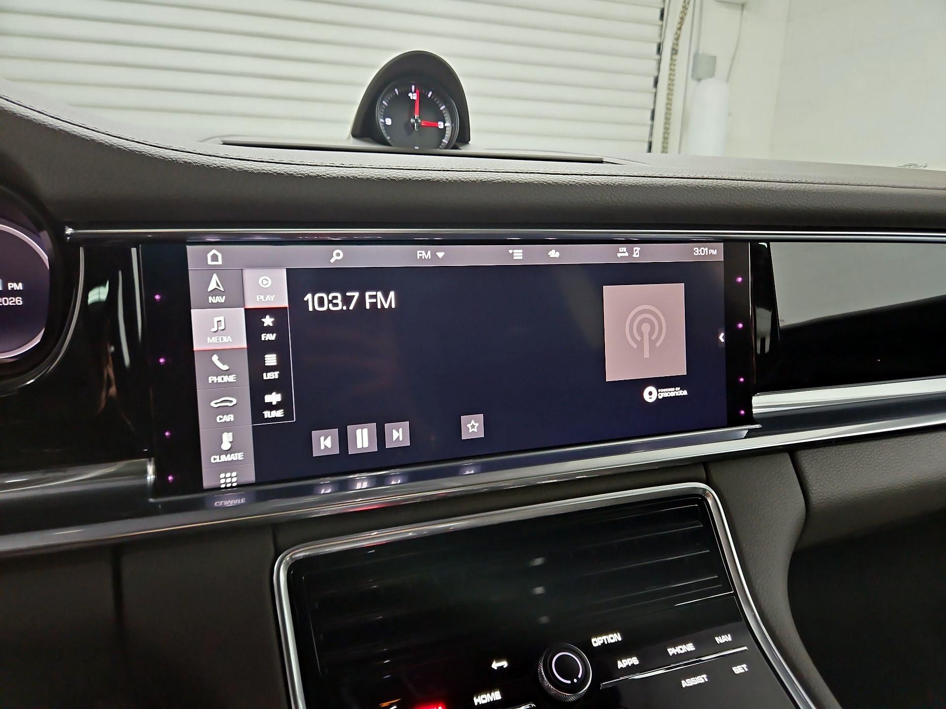 Thumbnail: 2021 Porsche Panamera - 16