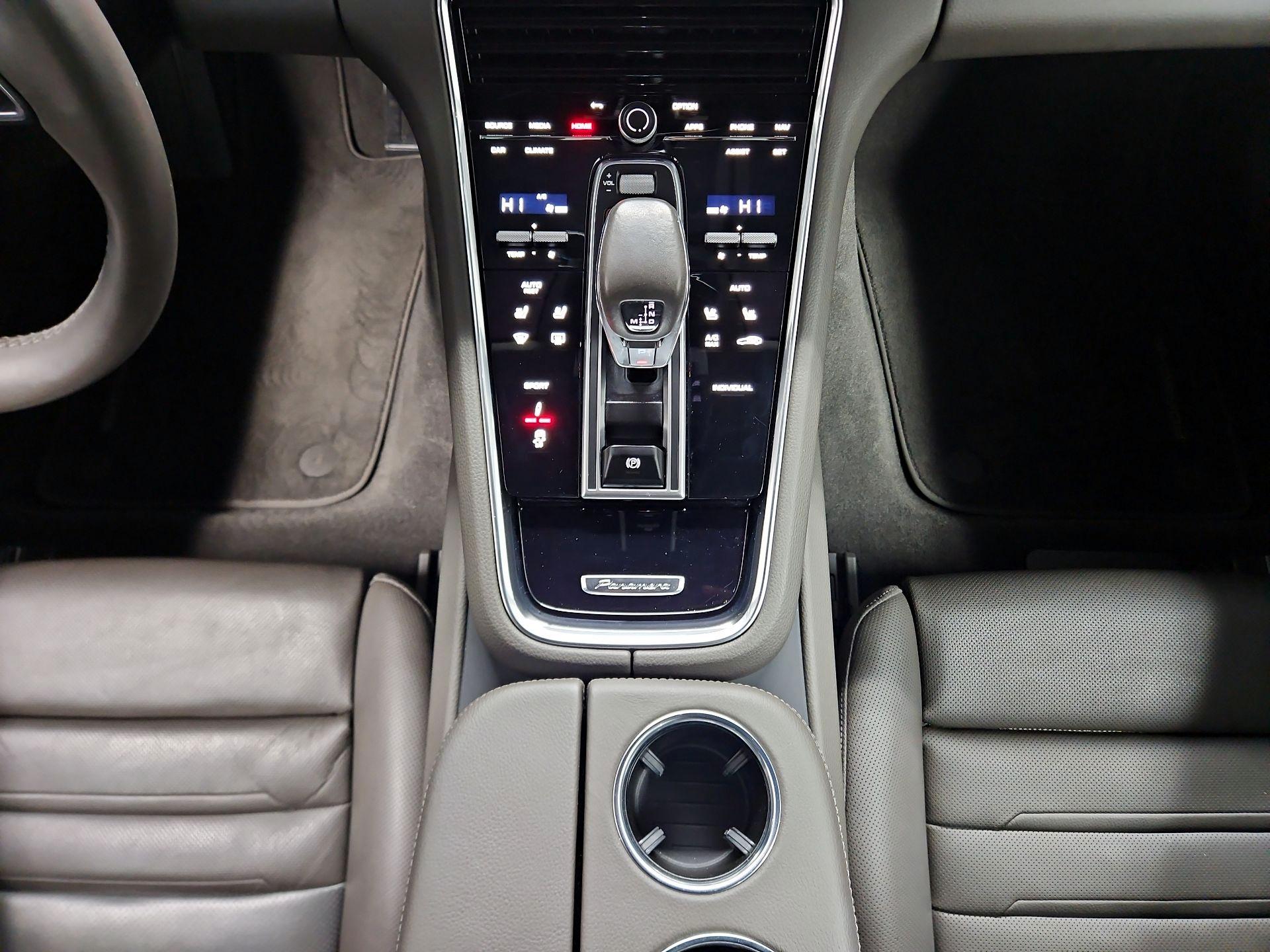 Thumbnail: 2021 Porsche Panamera - 18