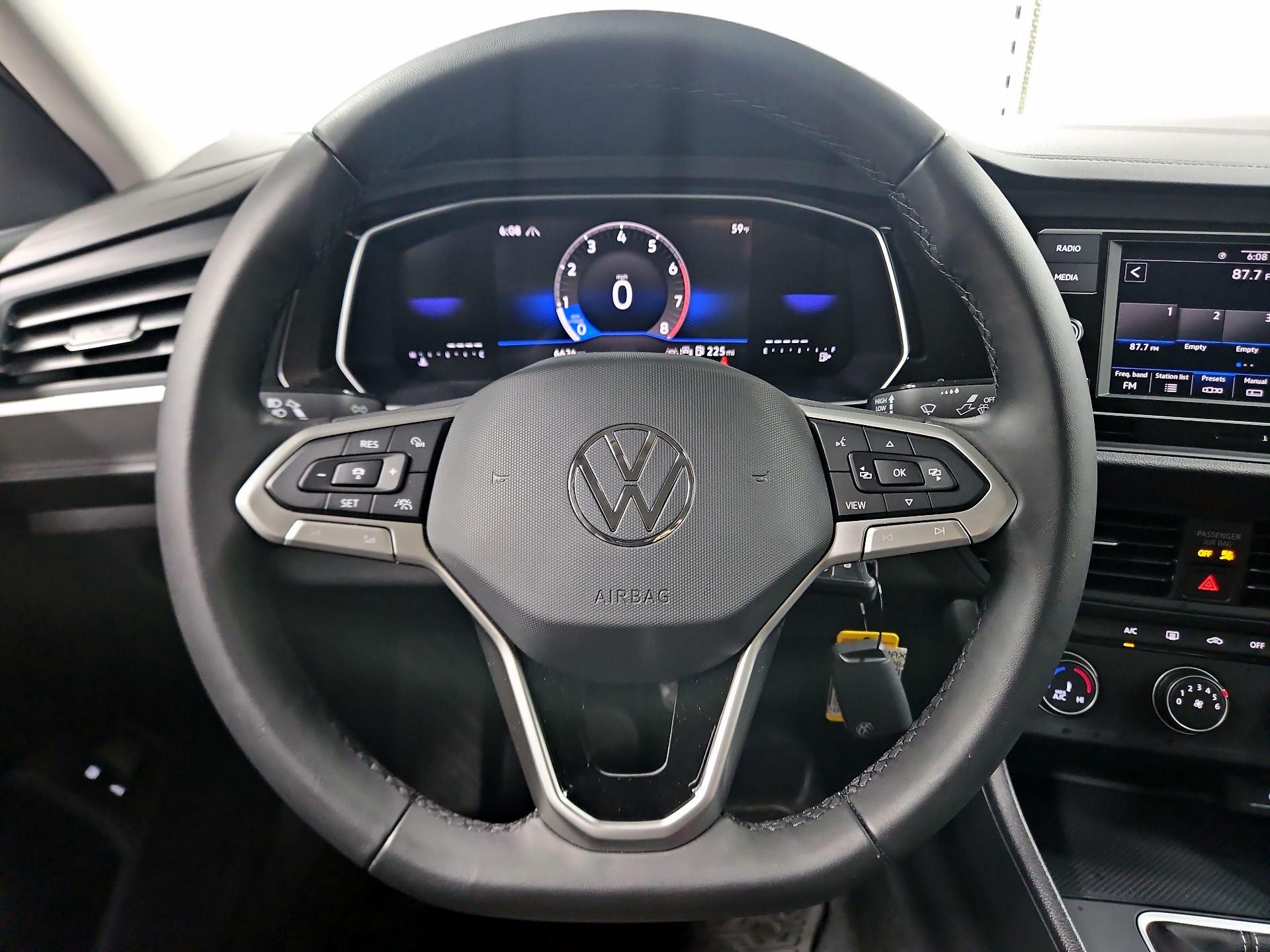 Thumbnail: 2024 Volkswagen Jetta - 10