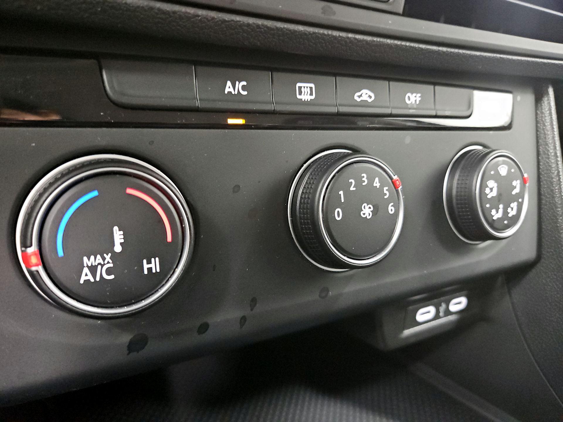 Thumbnail: 2024 Volkswagen Jetta - 16