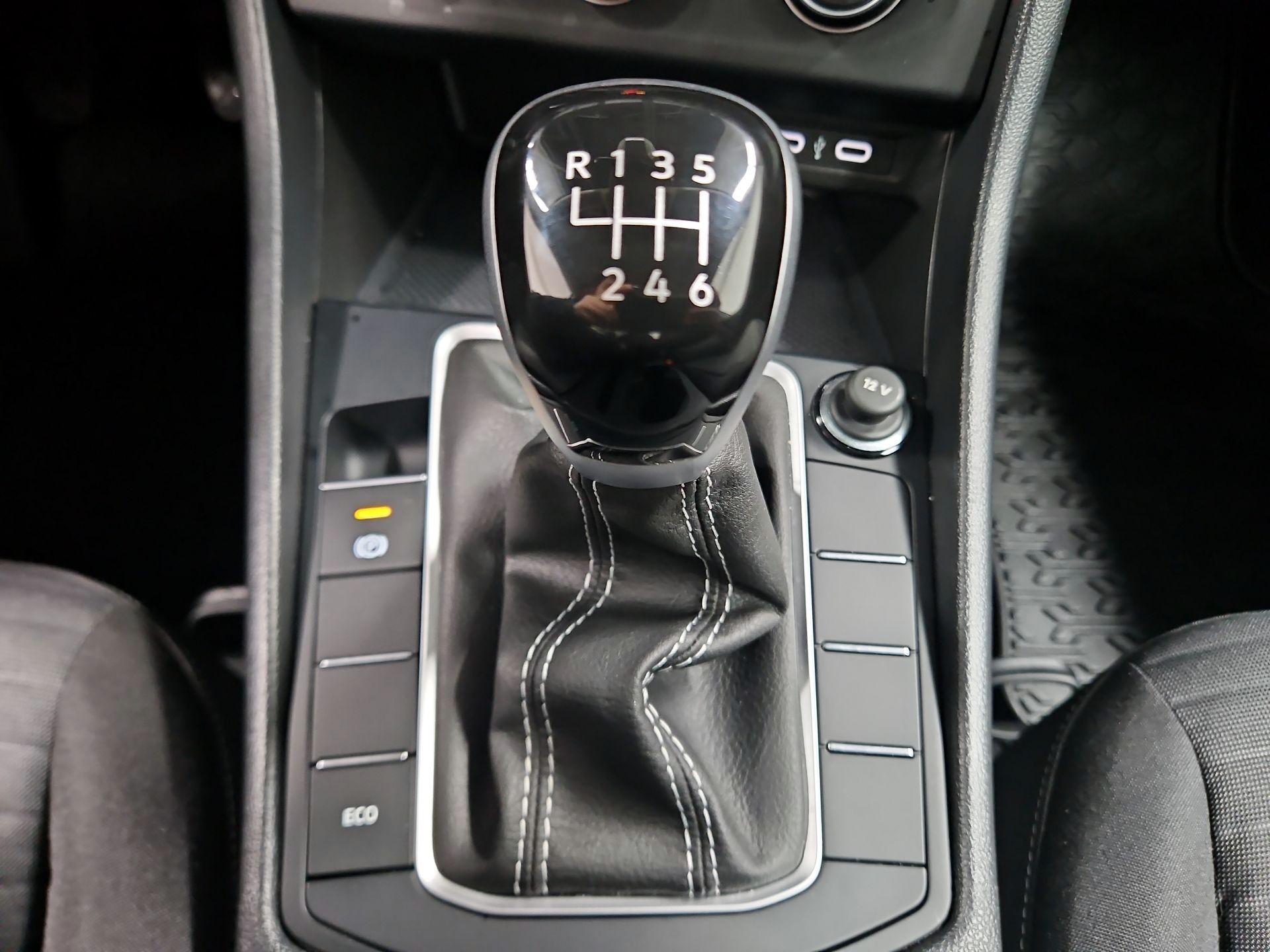 Thumbnail: 2024 Volkswagen Jetta - 17