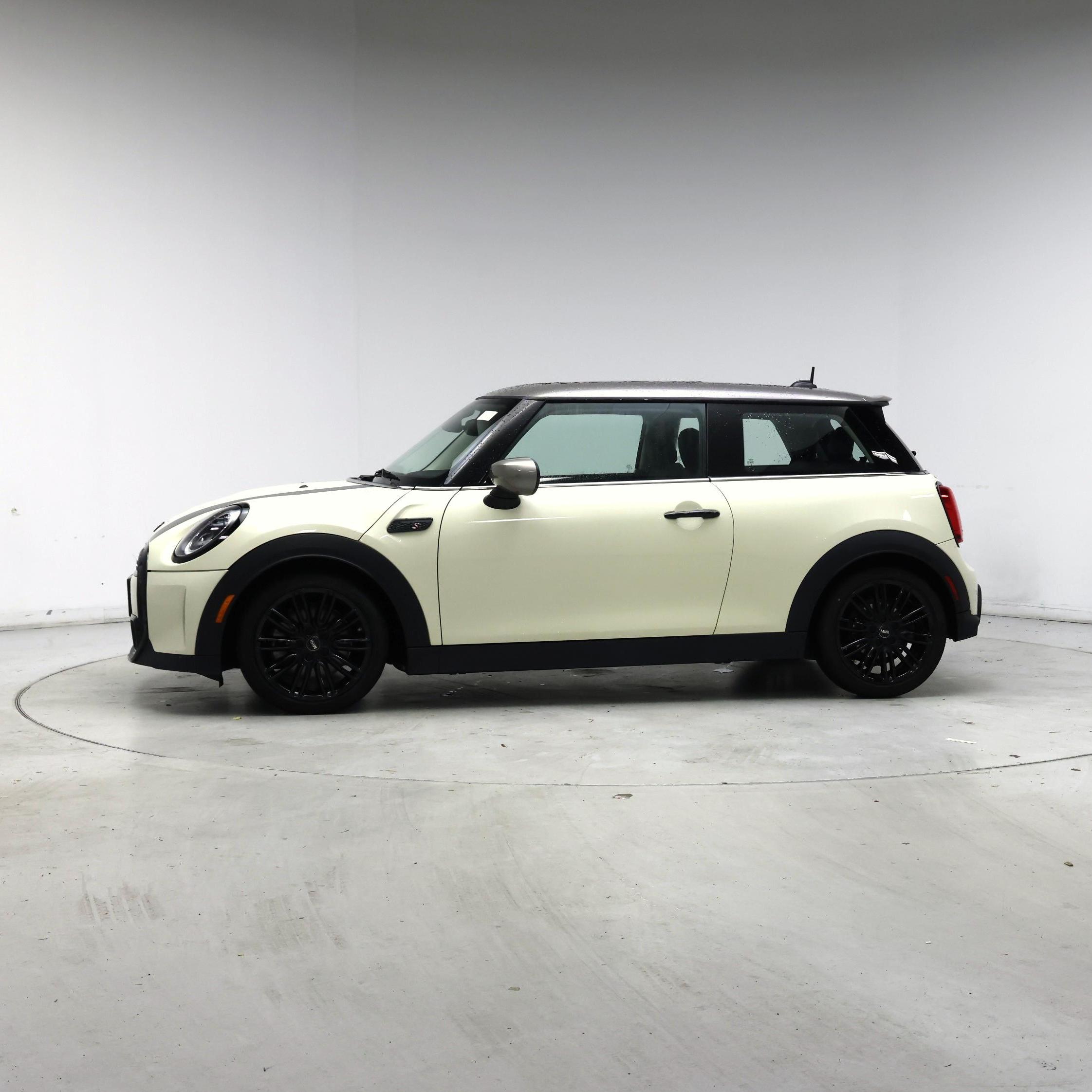 Thumbnail: 2022 MINI Cooper Hardtop - 3