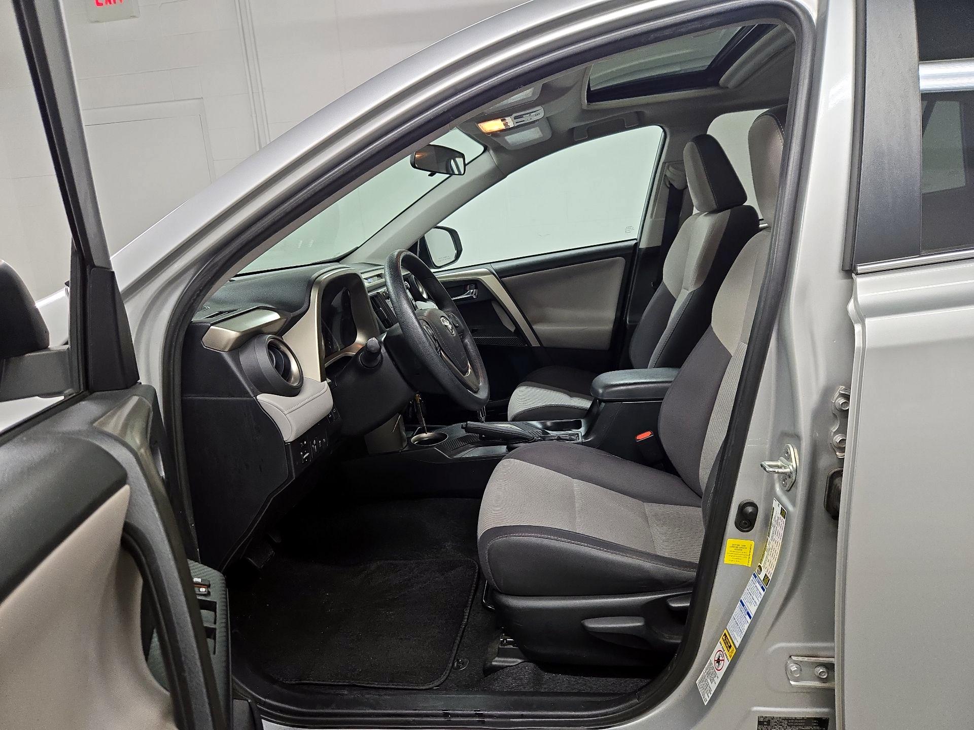 Thumbnail: 2015 Toyota RAV4 - 11