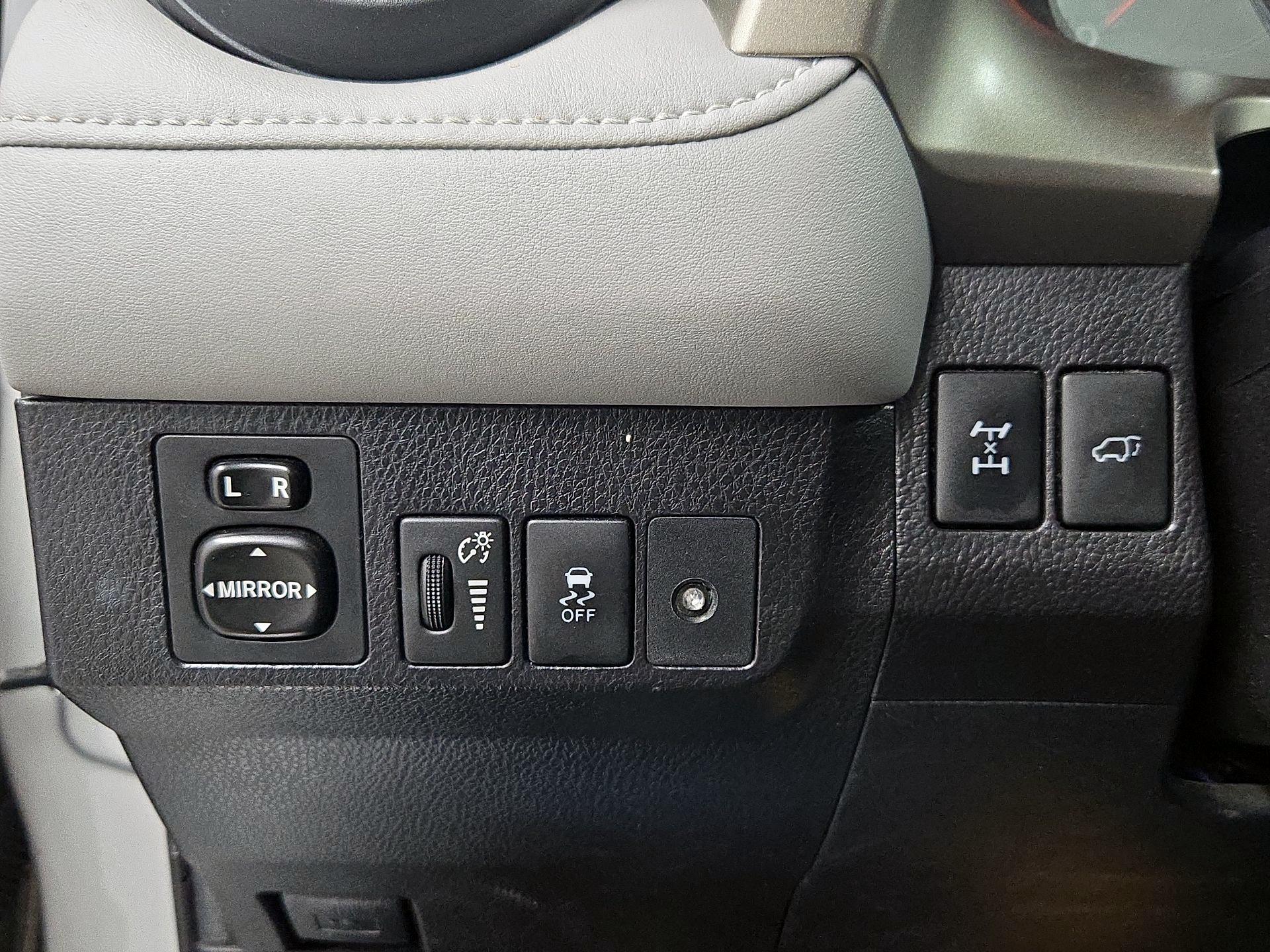 Thumbnail: 2015 Toyota RAV4 - 13