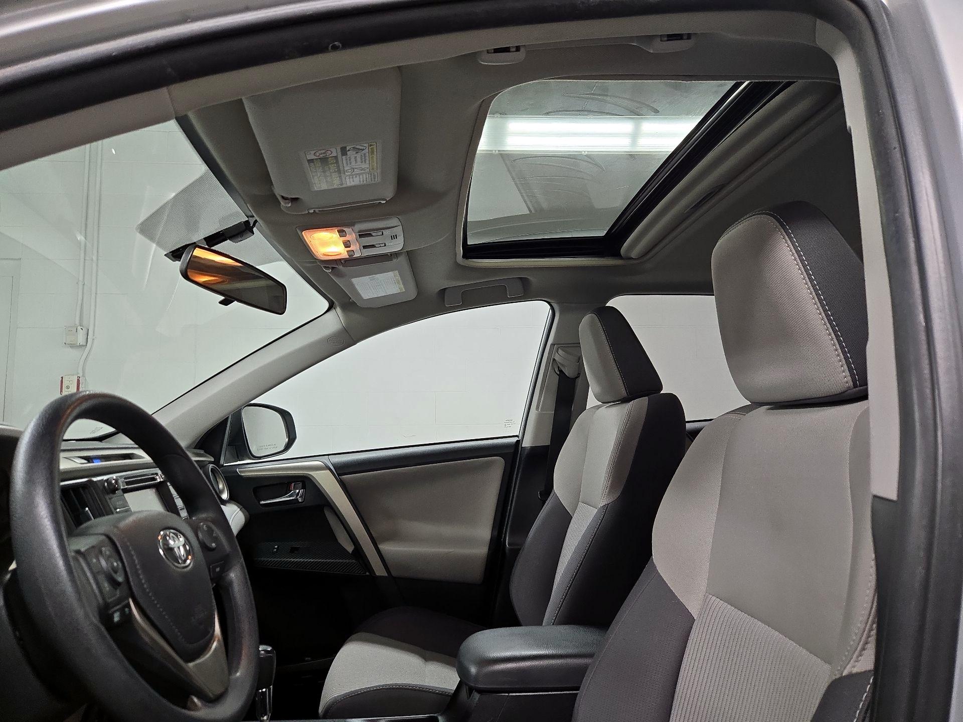 Thumbnail: 2015 Toyota RAV4 - 19