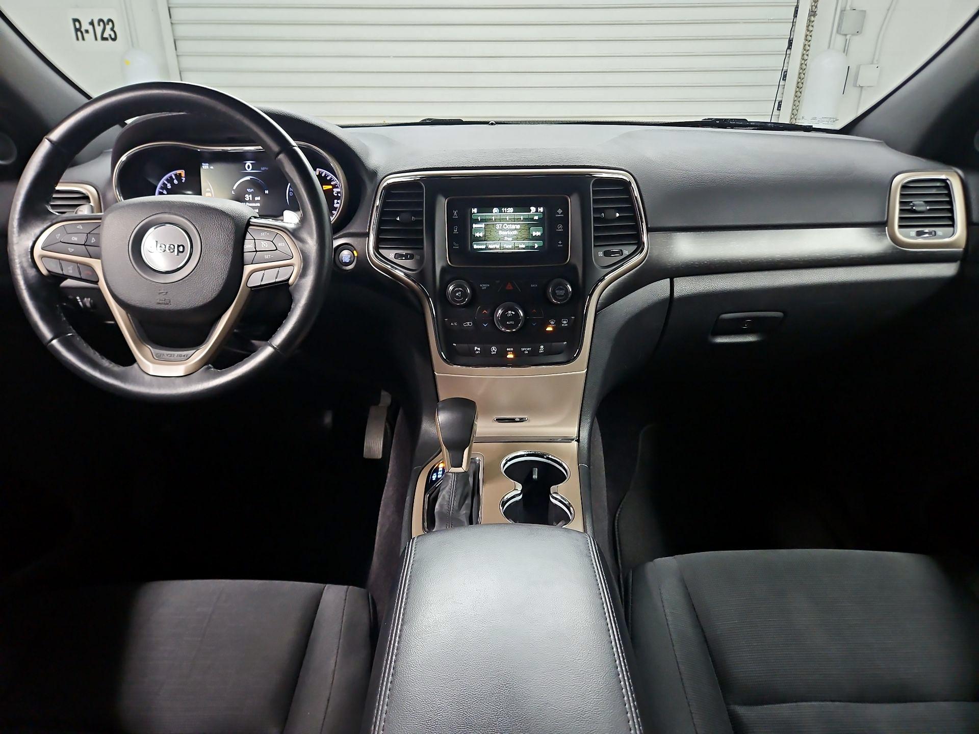 Thumbnail: 2017 Jeep Grand Cherokee - 9