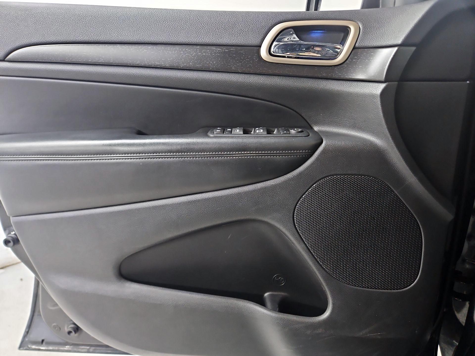 Thumbnail: 2017 Jeep Grand Cherokee - 12