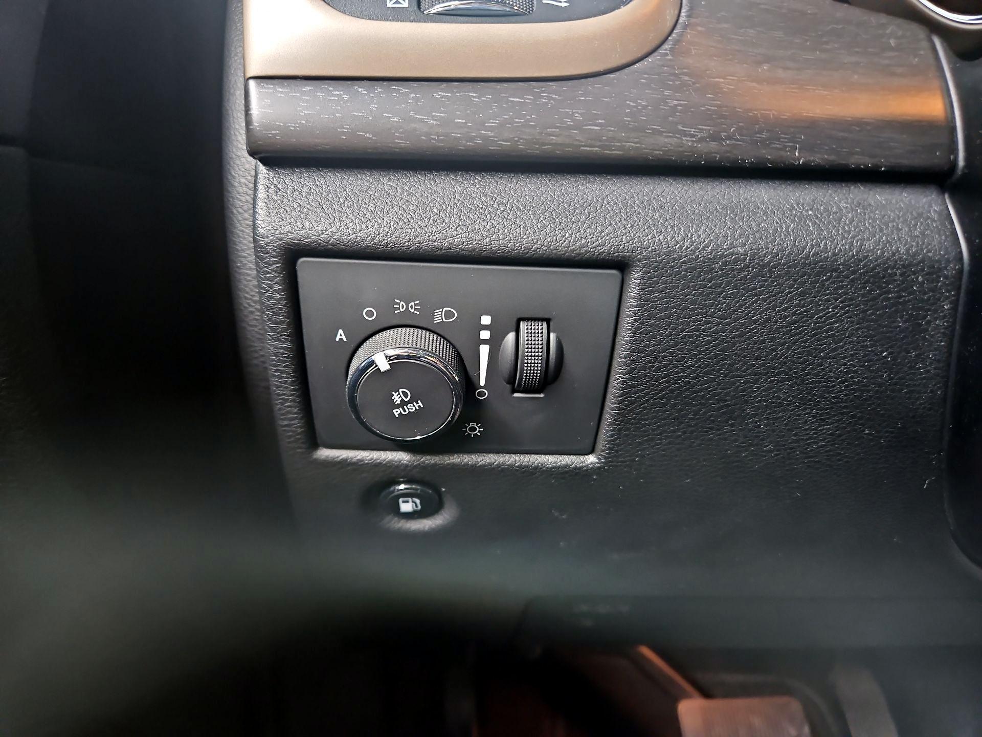 Thumbnail: 2017 Jeep Grand Cherokee - 13