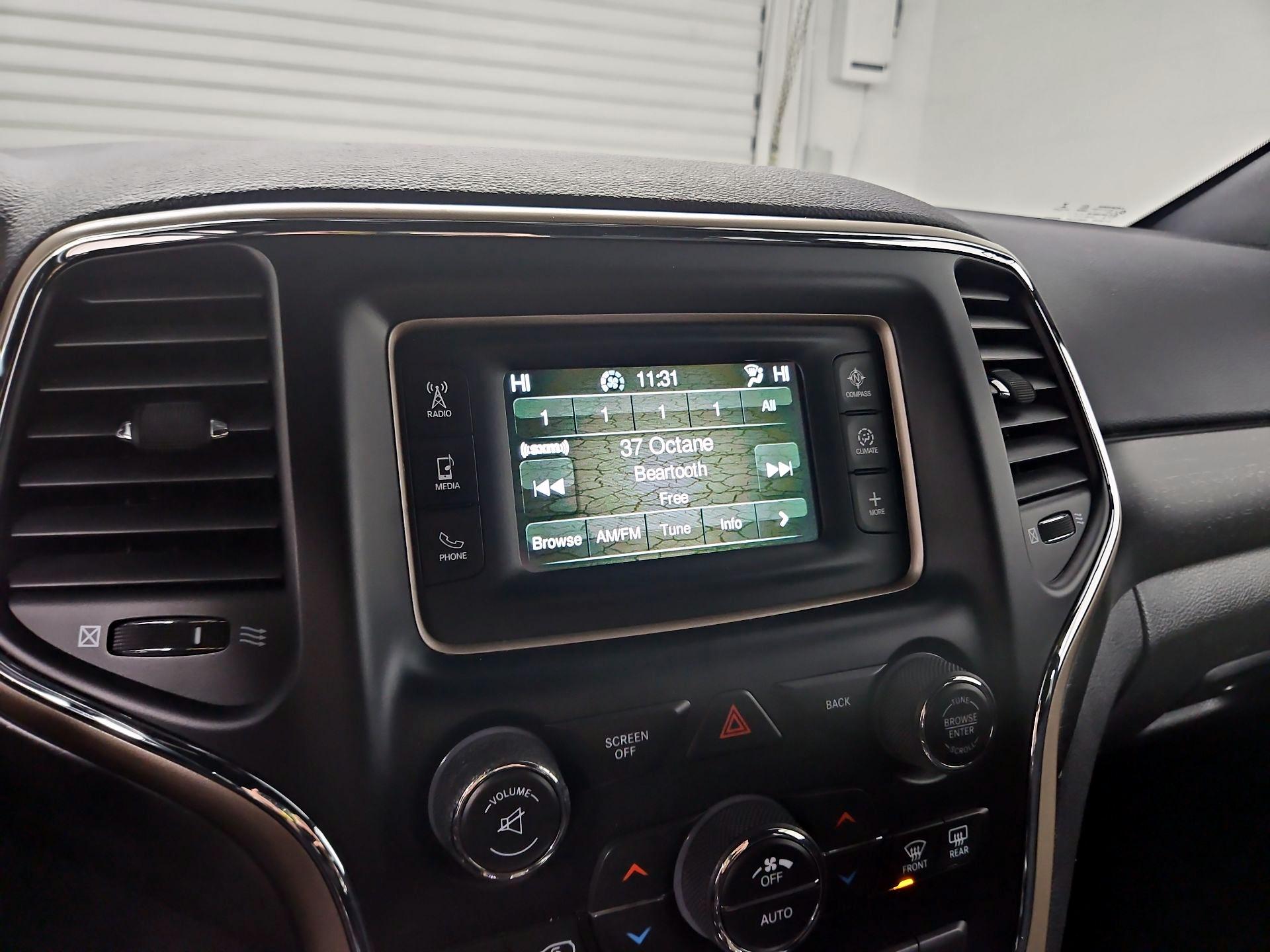 Thumbnail: 2017 Jeep Grand Cherokee - 15