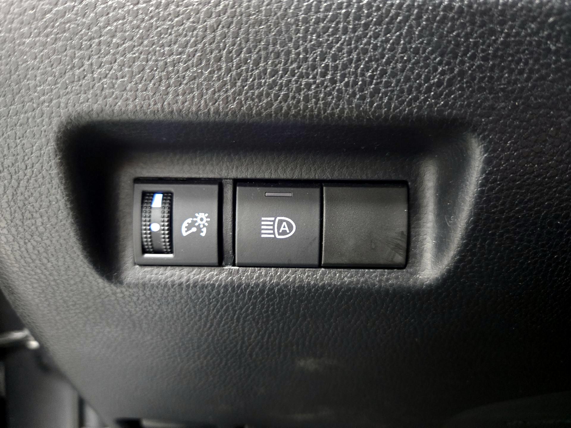 Thumbnail: 2021 Toyota RAV4 - 13