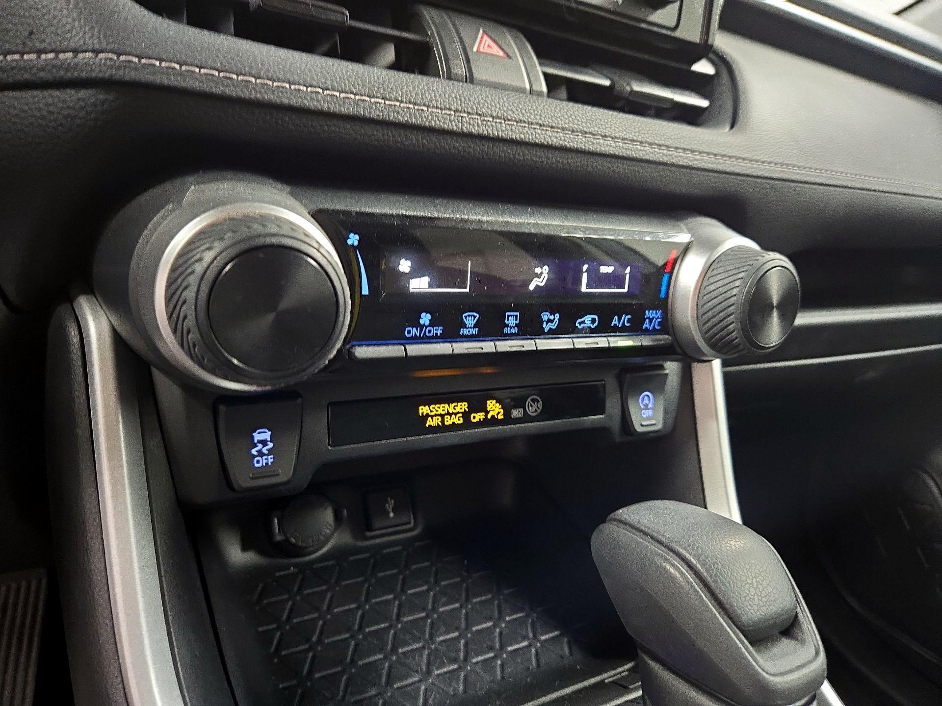 Thumbnail: 2021 Toyota RAV4 - 16