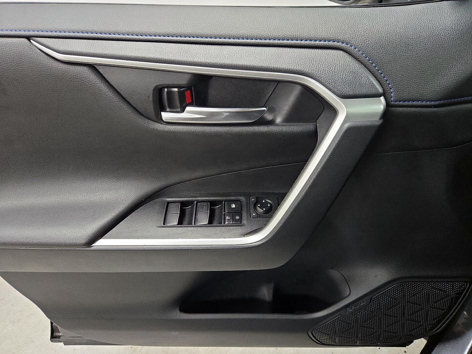 Thumbnail: 2021 Toyota RAV4 - 12